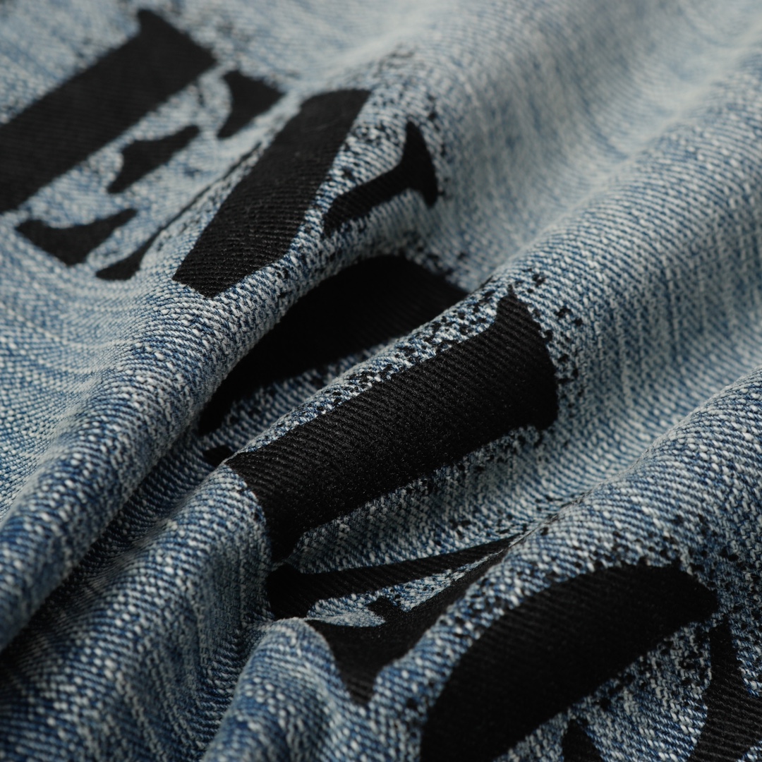 【BALENCIAGA 公式旗艦店】バレンシアガ  ジーパン  ご好評に付き再入荷  240830