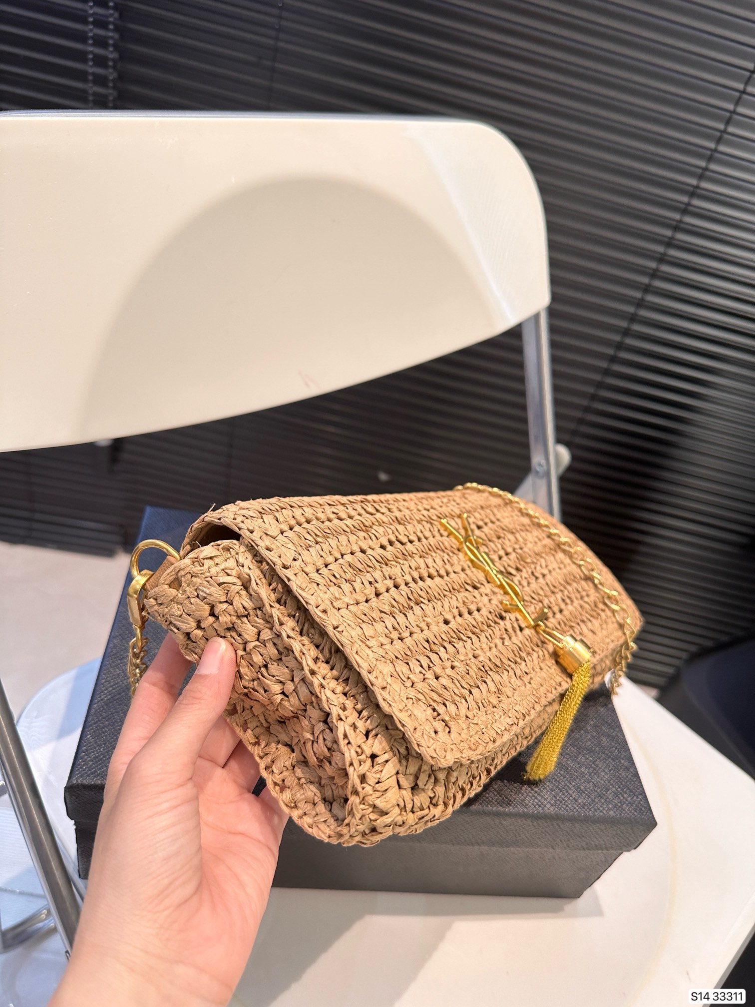 【YSL SAINT LAURENT 公式旗艦店】サンローラン   斜めがけバッグ 当日出荷 好評に付き再入荷！27*12CM  1240722