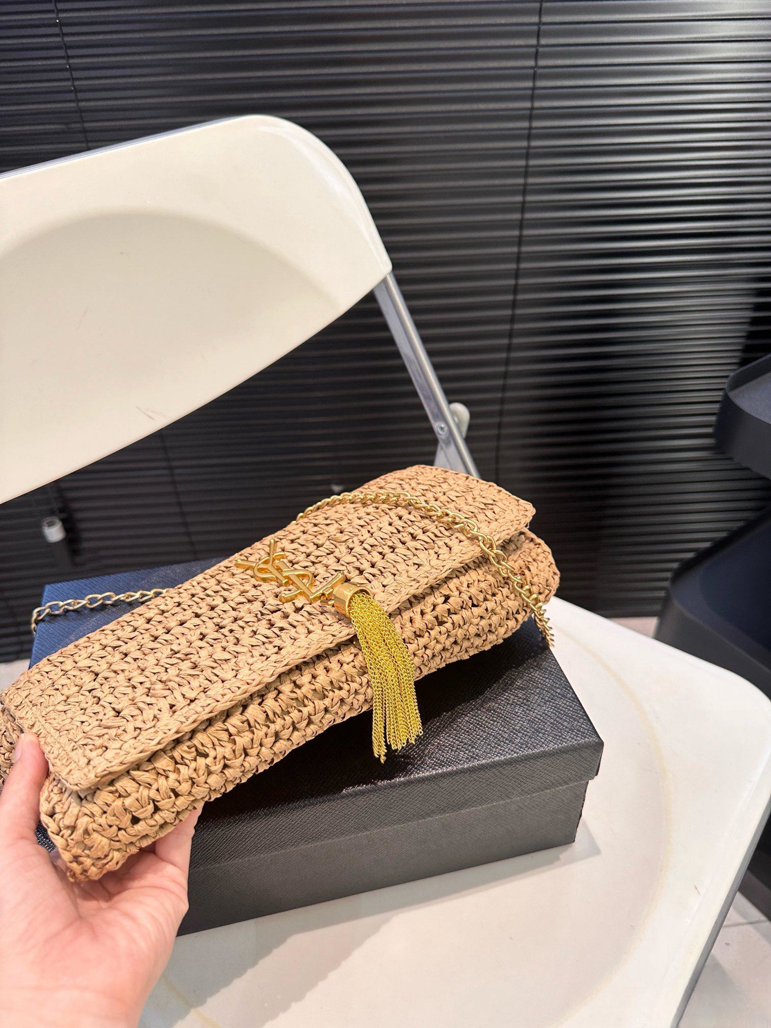 【YSL SAINT LAURENT 公式旗艦店】サンローラン   斜めがけバッグ 当日出荷 好評に付き再入荷！27*12CM  1240722