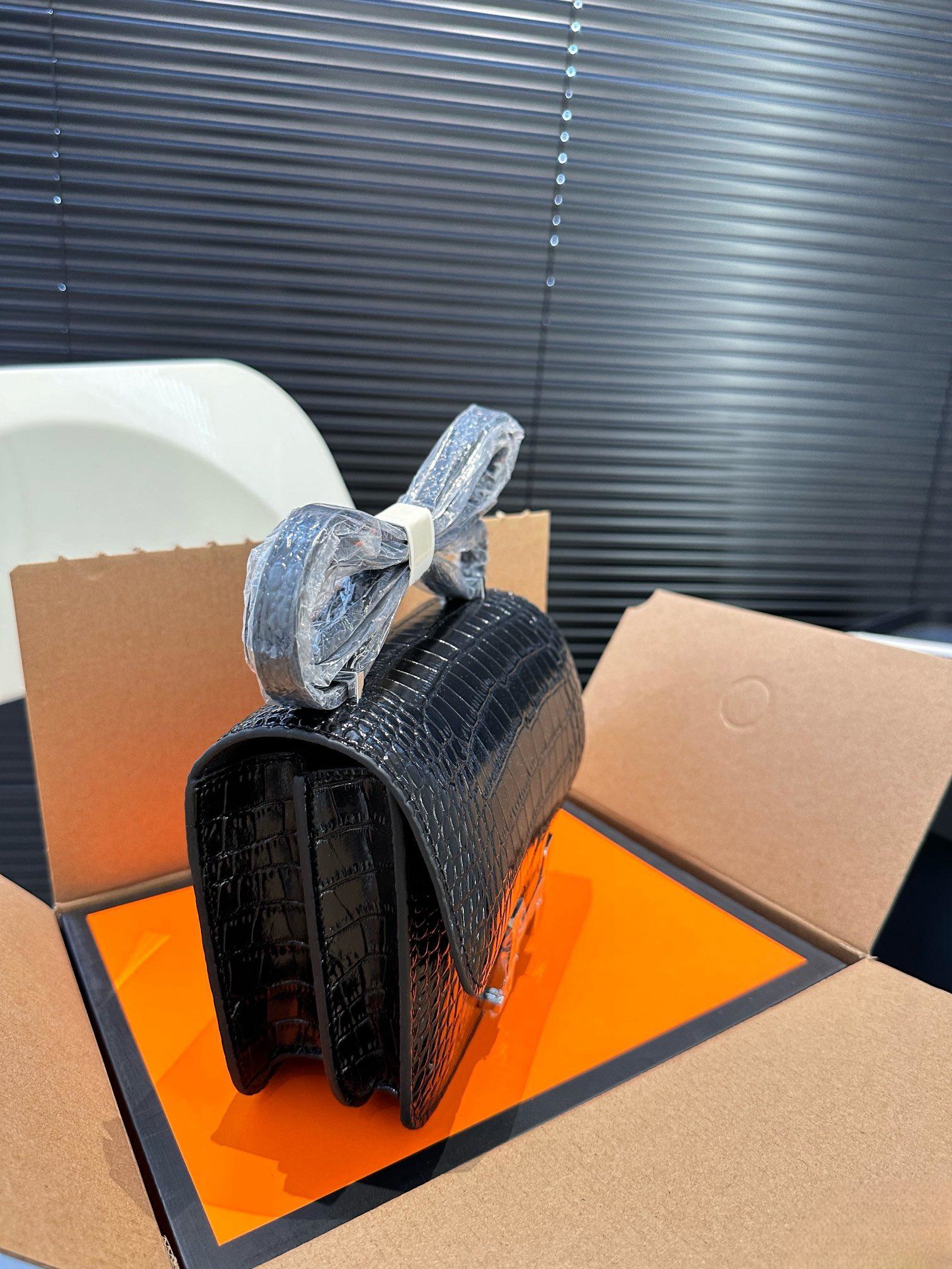 【Hermès 公式旗艦店】エルメス 斜めがけバッグ 当日出荷 好評に付き再入荷！19*14CM  240724