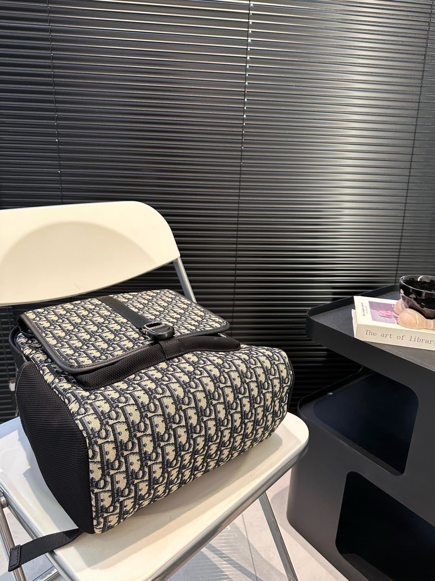 【DIOR公式旗艦店】ディオール リュックサック 当日出荷 好評に付き再入荷！31*40CM 240720