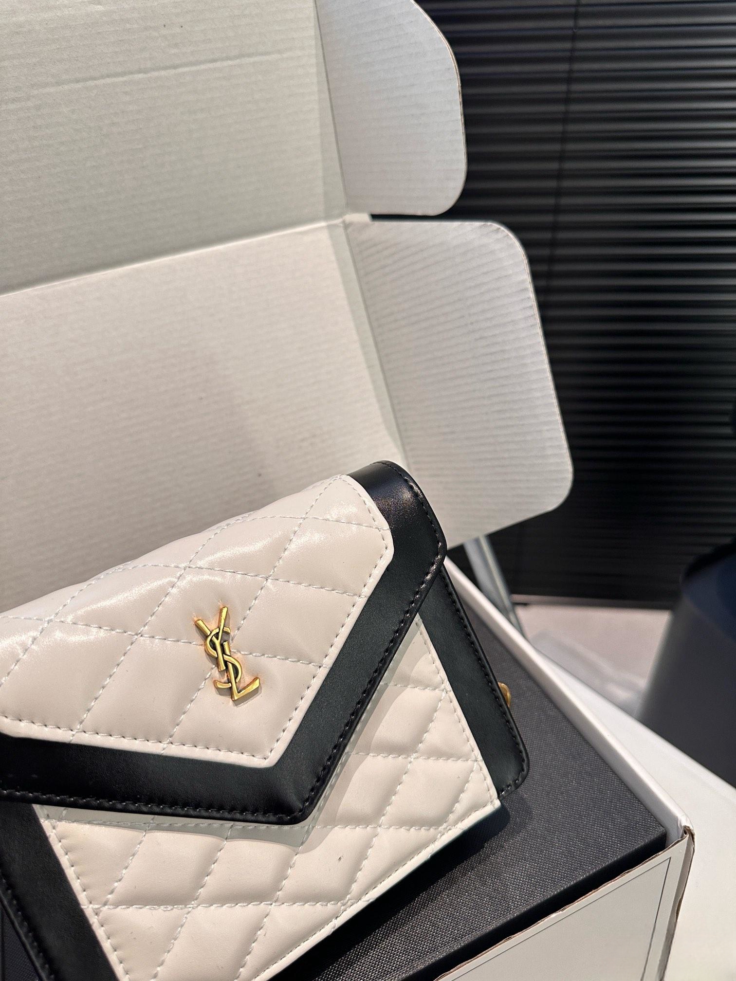 【YSL SAINT LAURENT 公式旗艦店】サンローラン   斜めがけバッグ 当日出荷 好評に付き再入荷！17*13.5CM  1240722