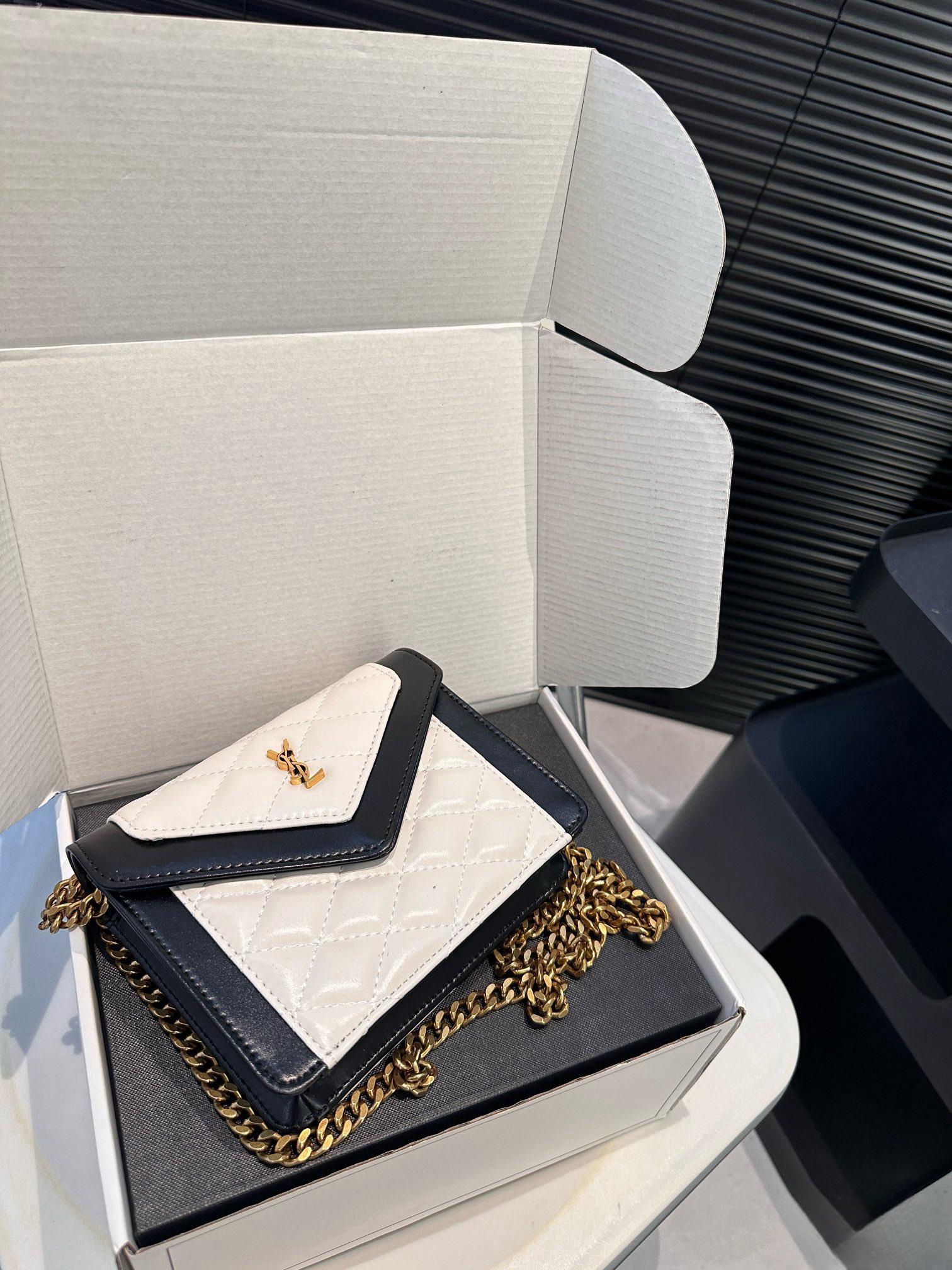 【YSL SAINT LAURENT 公式旗艦店】サンローラン   斜めがけバッグ 当日出荷 好評に付き再入荷！17*13.5CM  1240722