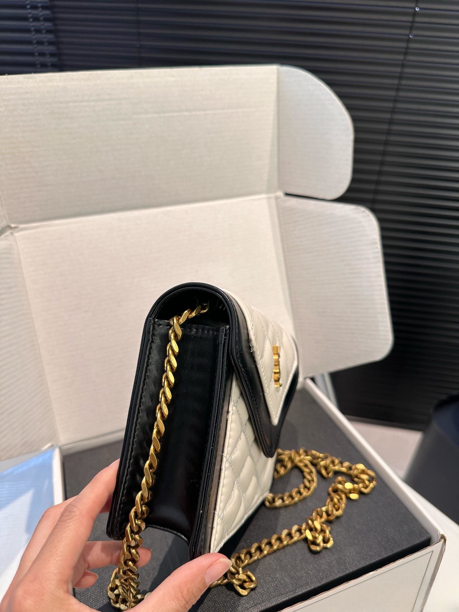 【YSL SAINT LAURENT 公式旗艦店】サンローラン   斜めがけバッグ 当日出荷 好評に付き再入荷！17*13.5CM  1240722