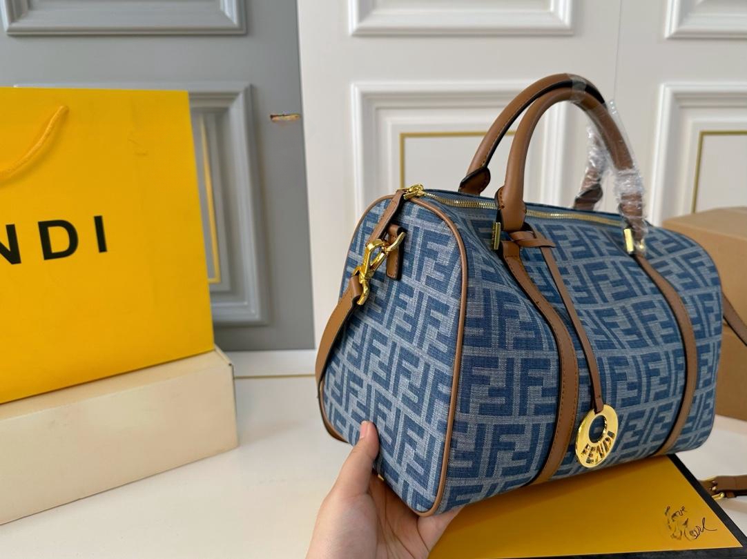 【FENDI  公式旗艦店】フェンディ  ハンドバッグ  当日出荷 好評に付き再入荷！30*20CM  240720
