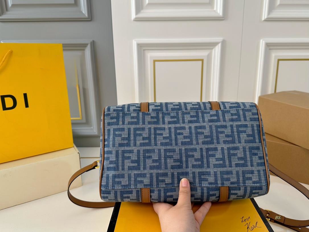 【FENDI  公式旗艦店】フェンディ  ハンドバッグ  当日出荷 好評に付き再入荷！30*20CM  240720