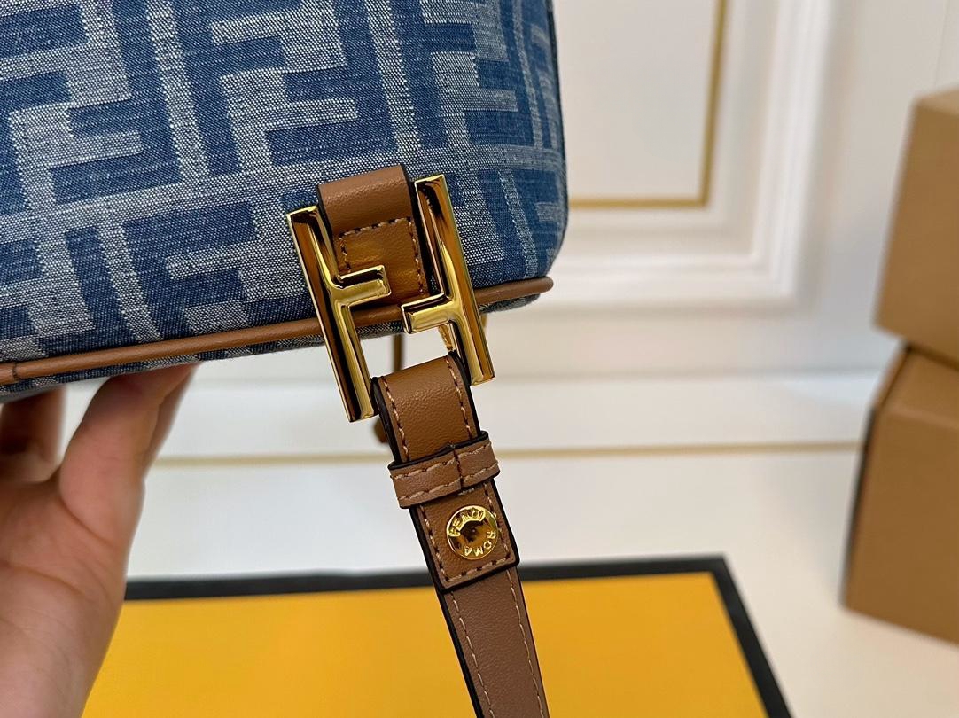 【FENDI  公式旗艦店】フェンディ  リュックサック  当日出荷 好評に付き再入荷！21*24CM  240720