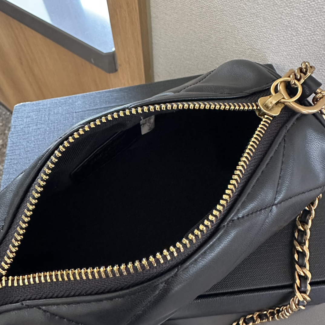 【YSL SAINT LAURENT 公式旗艦店】サンローラン   斜めがけバッグ 当日出荷 好評に付き再入荷！20*10CM  1240722