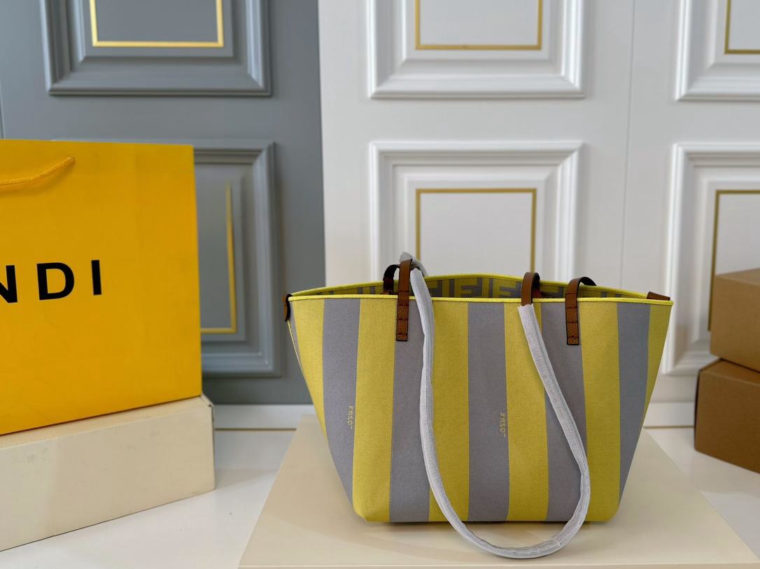 【FENDI  公式旗艦店】フェンディ  リュックサック  当日出荷 好評に付き再入荷！28*31CM  240720