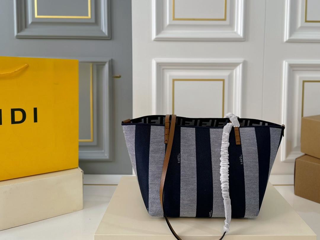 【FENDI  公式旗艦店】フェンディ  リュックサック  当日出荷 好評に付き再入荷！28*31CM  240720