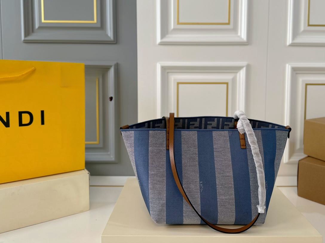 【FENDI  公式旗艦店】フェンディ  リュックサック  当日出荷 好評に付き再入荷！28*31CM  240720