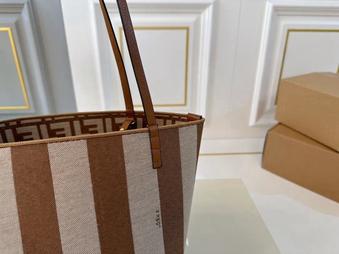 【FENDI  公式旗艦店】フェンディ  リュックサック  当日出荷 好評に付き再入荷！28*31CM  240720