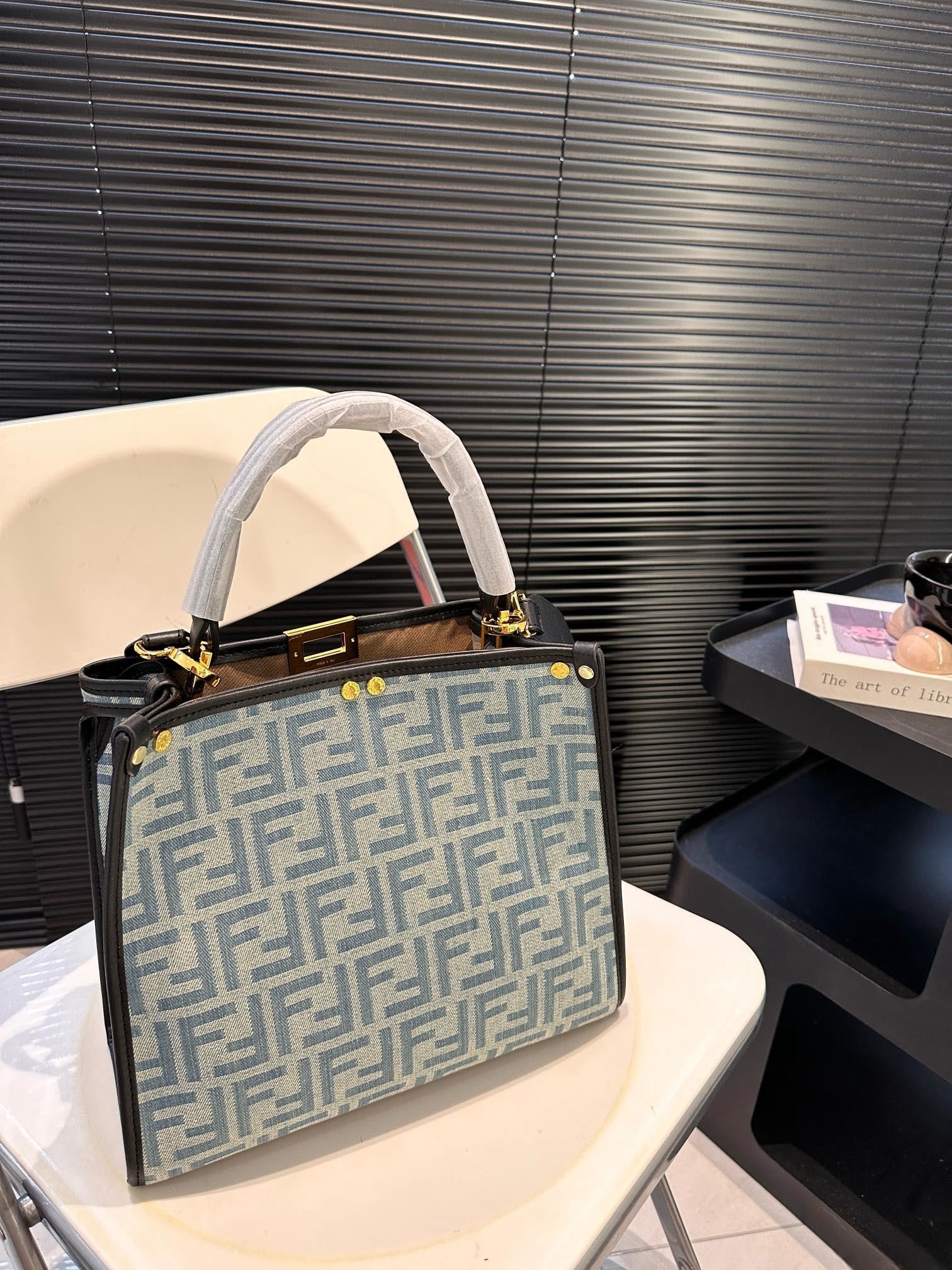 【FENDI  公式旗艦店】フェンディ 斜めがけバッグ  当日出荷 好評に付き再入荷！29*25CM  240720