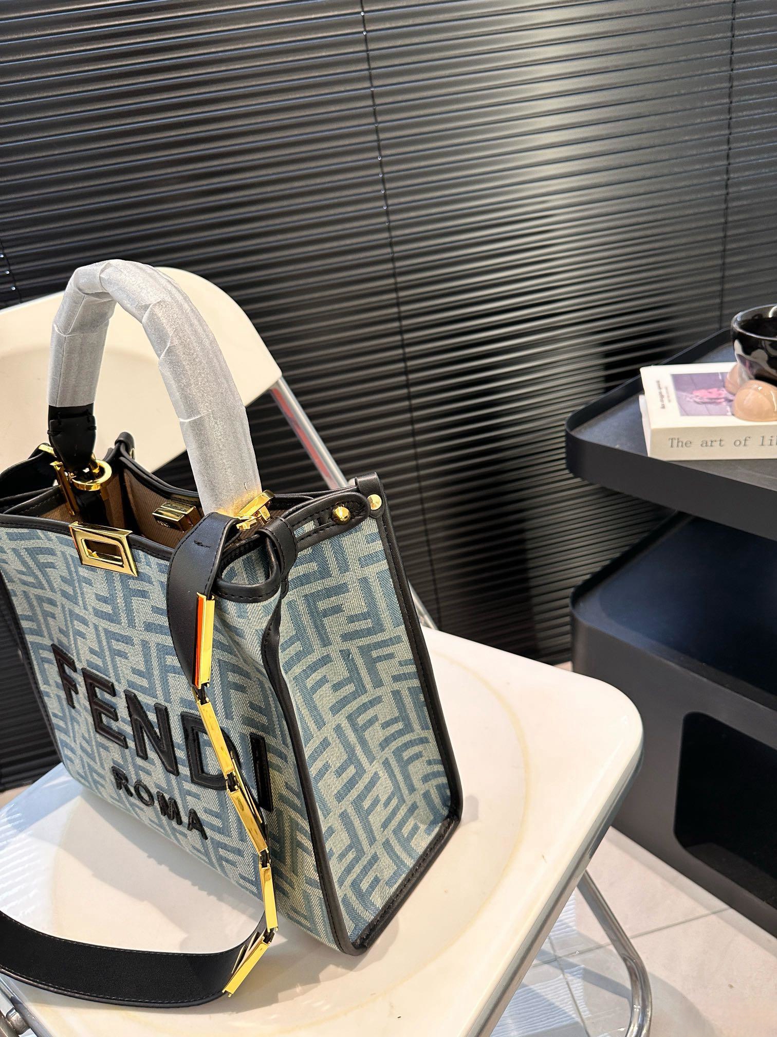 【FENDI  公式旗艦店】フェンディ 斜めがけバッグ  当日出荷 好評に付き再入荷！29*25CM  240720
