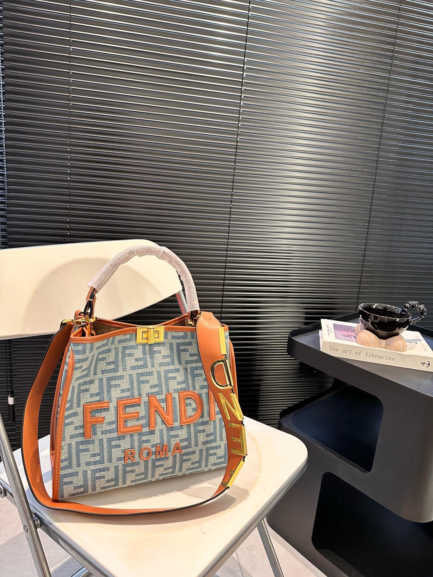 【FENDI  公式旗艦店】フェンディ 斜めがけバッグ  当日出荷 好評に付き再入荷！29*25CM  240720