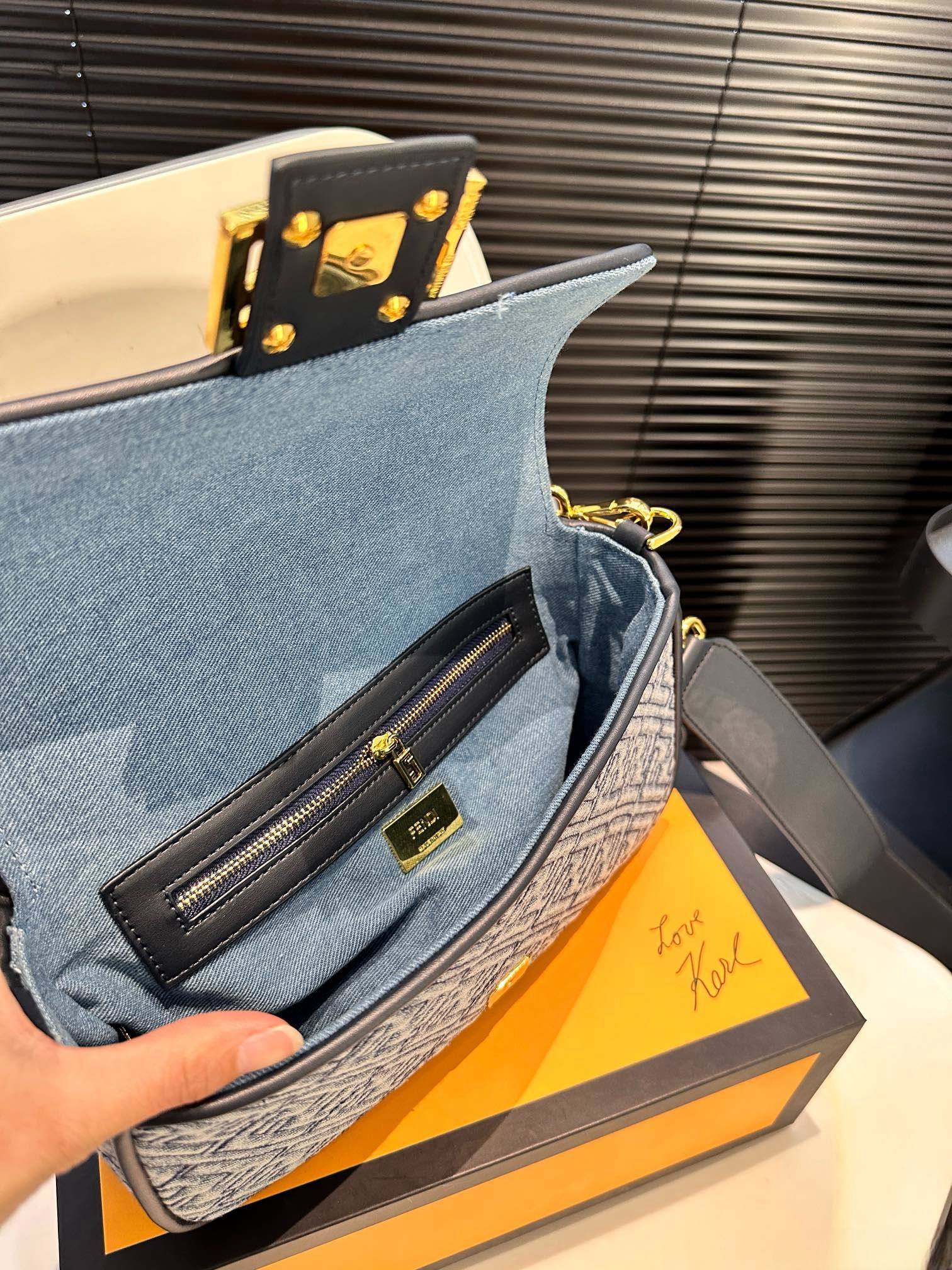 【FENDI  公式旗艦店】フェンディ 斜めがけバッグ  当日出荷 好評に付き再入荷！25*15CM  240720