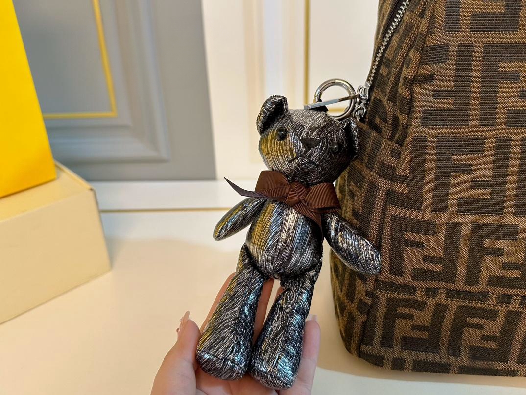 【FENDI  公式旗艦店】フェンディ  リュックサック  当日出荷 好評に付き再入荷！28*31CM  240720