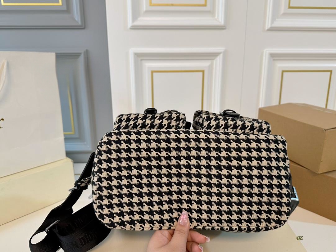 【DIOR公式旗艦店】ディオール  斜めがけバッグ 当日出荷 好評に付き再入荷！30*32CM 240720