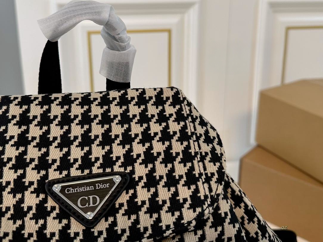 【DIOR公式旗艦店】ディオール  斜めがけバッグ 当日出荷 好評に付き再入荷！30*32CM 240720