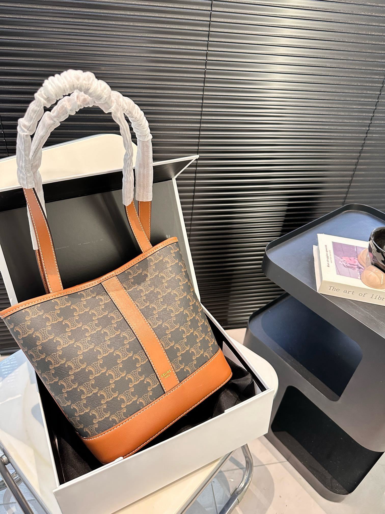 【CELINE 公式旗艦店】セリーヌ ハンドバッグ 当日出荷 好評に付き再入荷！39*29CM  1240723