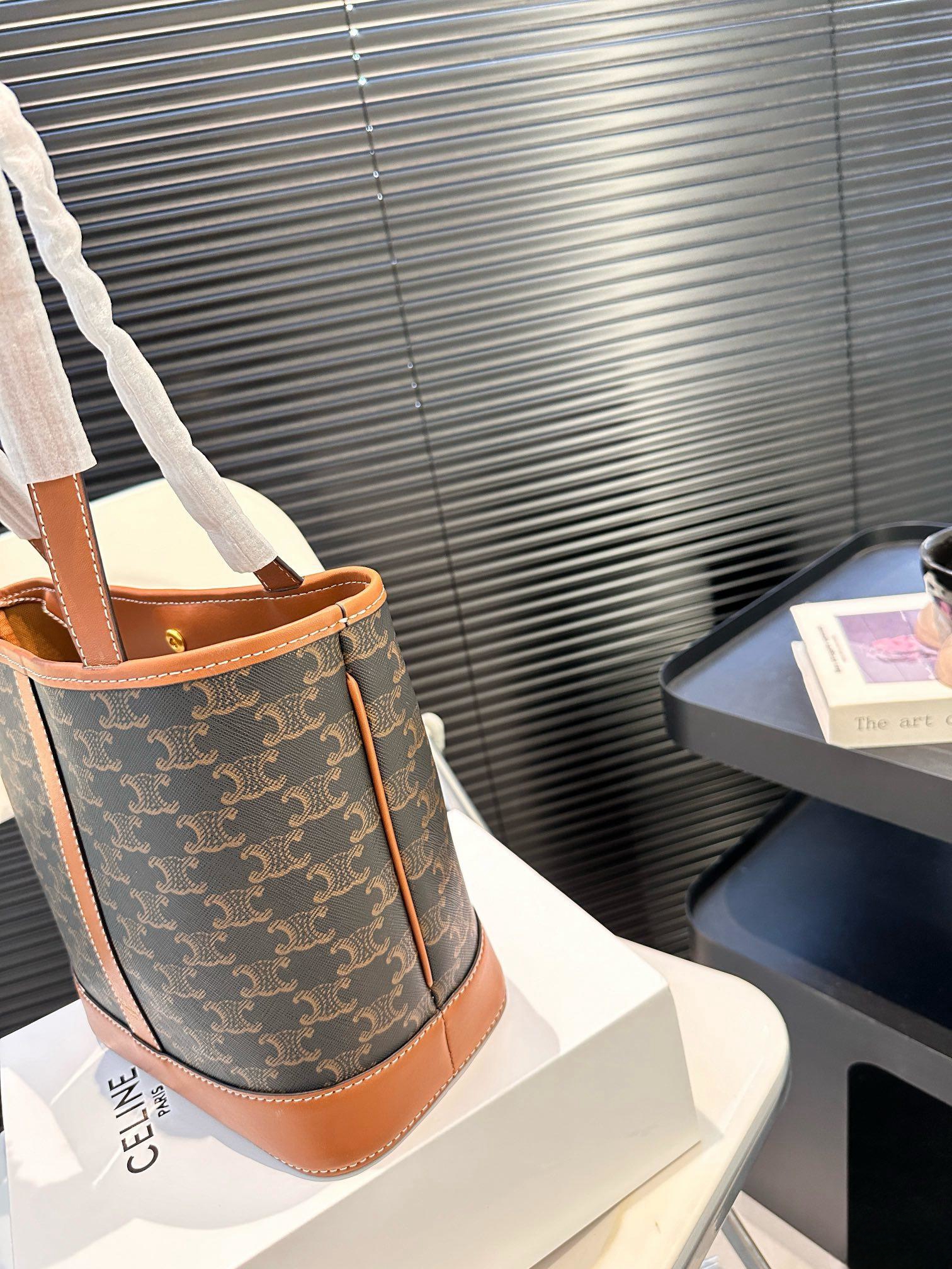 【CELINE 公式旗艦店】セリーヌ ハンドバッグ 当日出荷 好評に付き再入荷！39*29CM  1240723