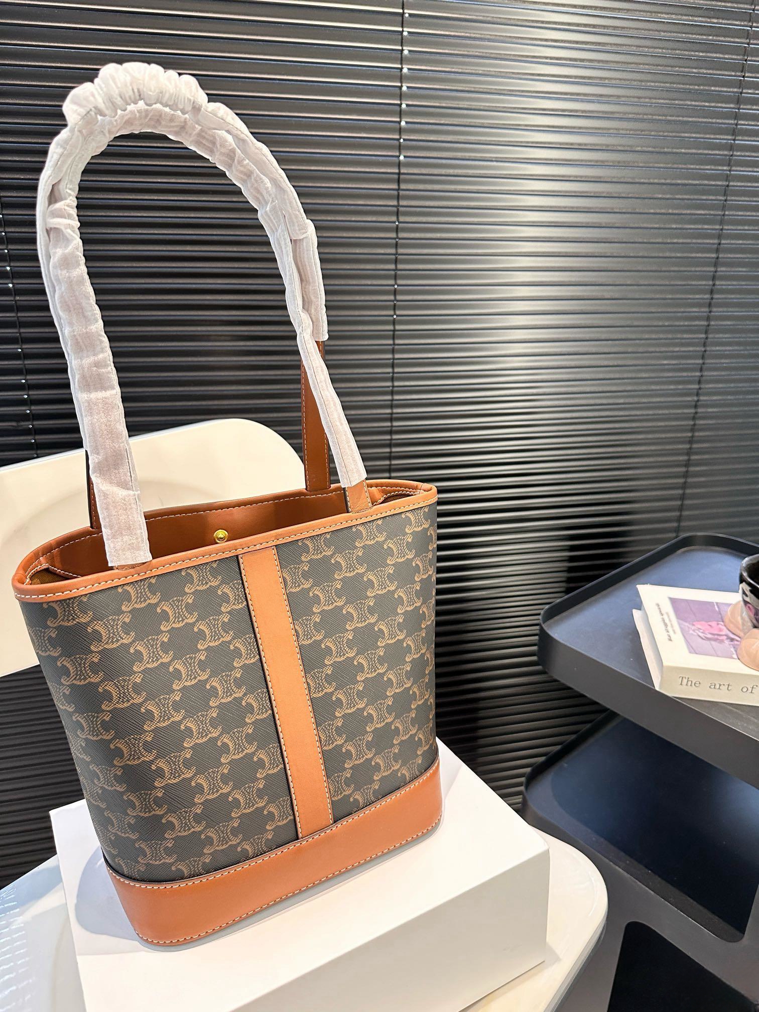 【CELINE 公式旗艦店】セリーヌ ハンドバッグ 当日出荷 好評に付き再入荷！39*29CM  1240723