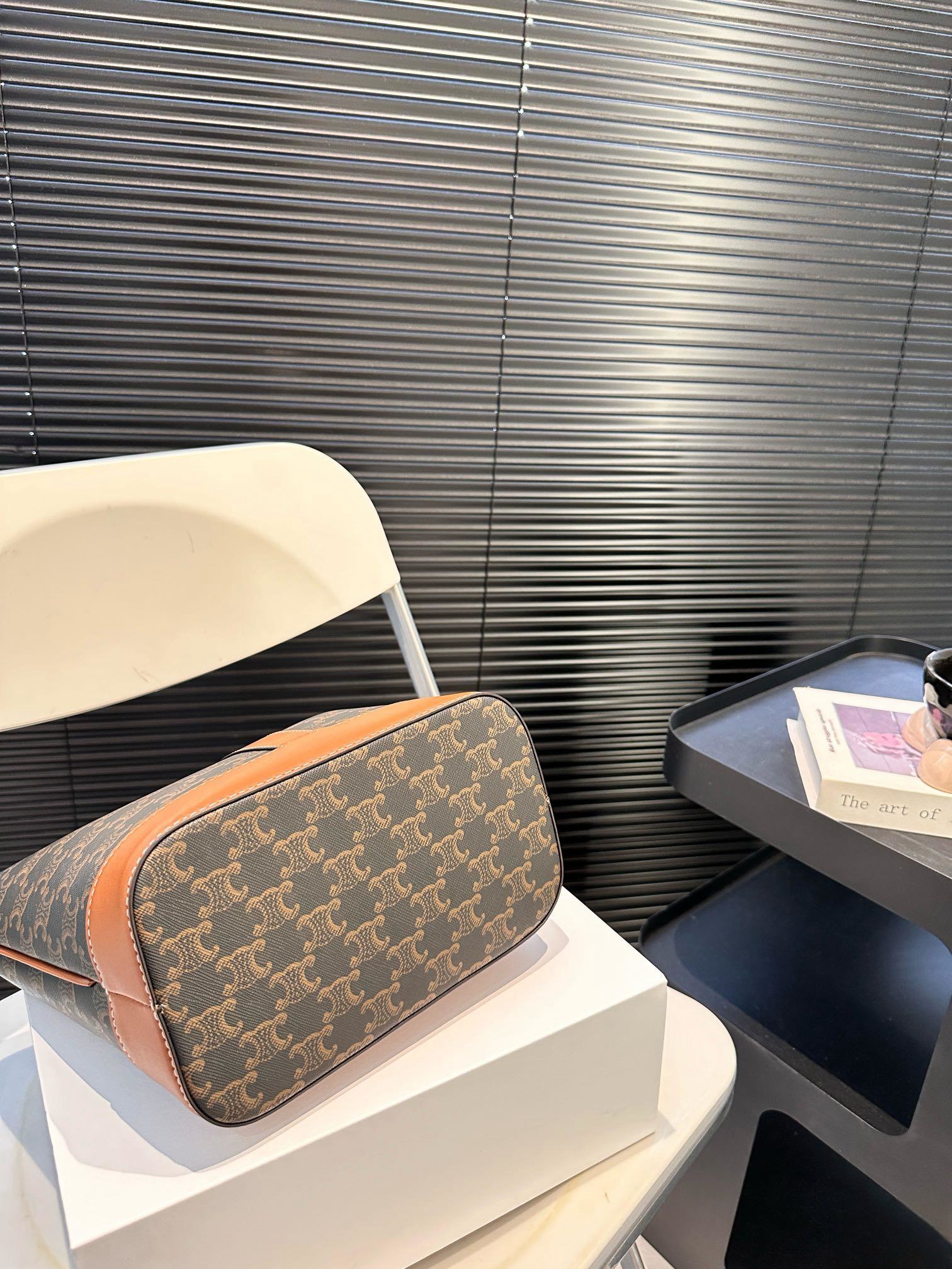 【CELINE 公式旗艦店】セリーヌ ハンドバッグ 当日出荷 好評に付き再入荷！39*29CM  1240723