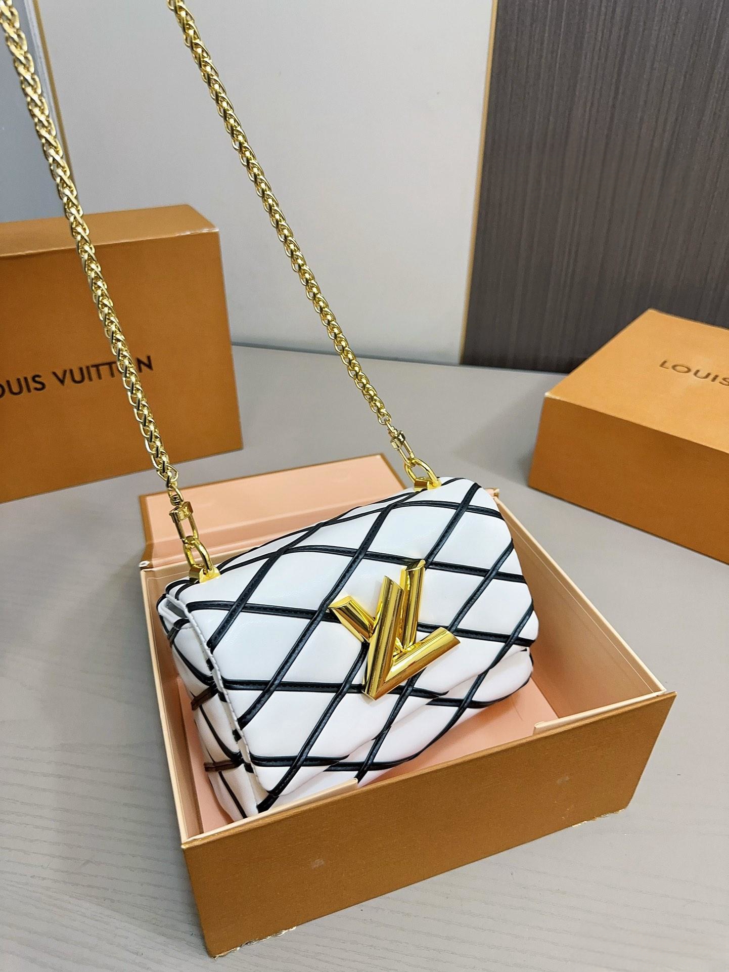 【LOUIS VUITTON 公式旗艦店】ルイヴィトン  斜めがけバッグ 当日出荷 好評に付き再入荷！21*15CM  1240722