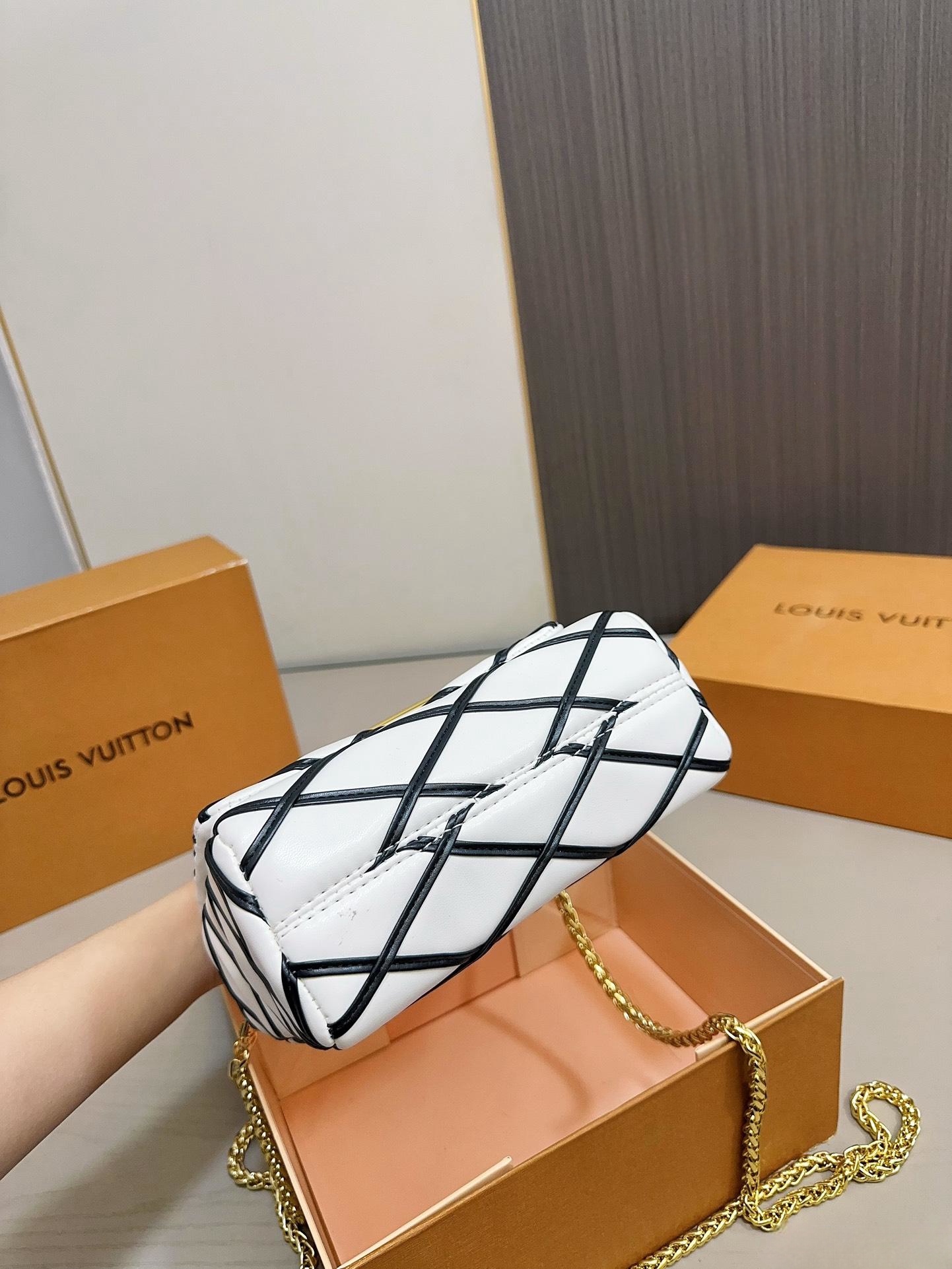【LOUIS VUITTON 公式旗艦店】ルイヴィトン  斜めがけバッグ 当日出荷 好評に付き再入荷！21*15CM  1240722