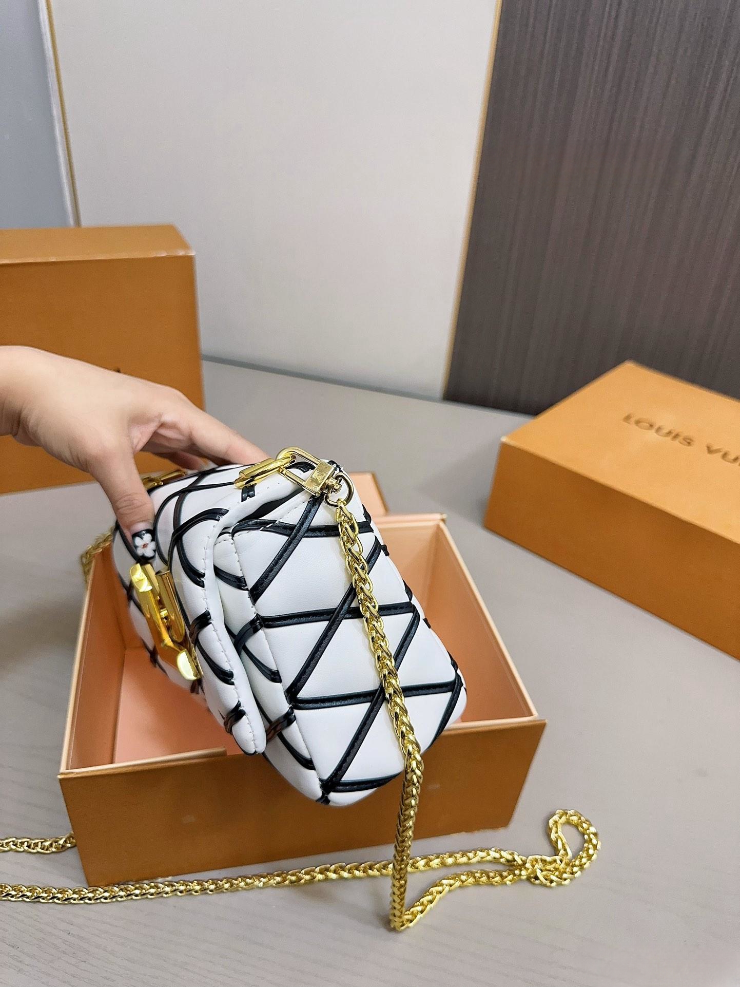 【LOUIS VUITTON 公式旗艦店】ルイヴィトン  斜めがけバッグ 当日出荷 好評に付き再入荷！21*15CM  1240722