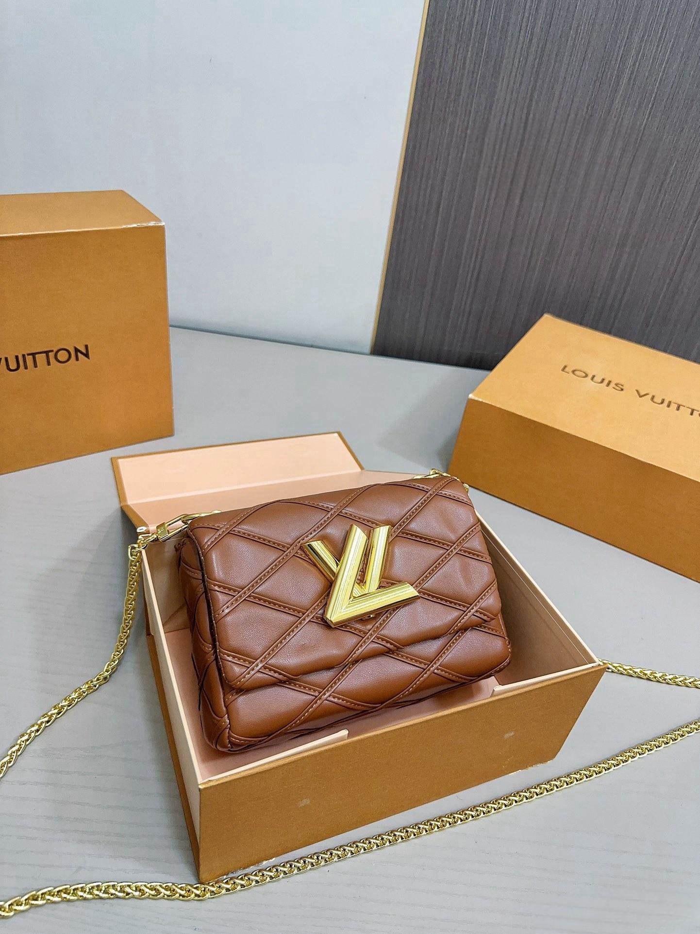 【LOUIS VUITTON 公式旗艦店】ルイヴィトン  斜めがけバッグ 当日出荷 好評に付き再入荷！21*15CM  1240722