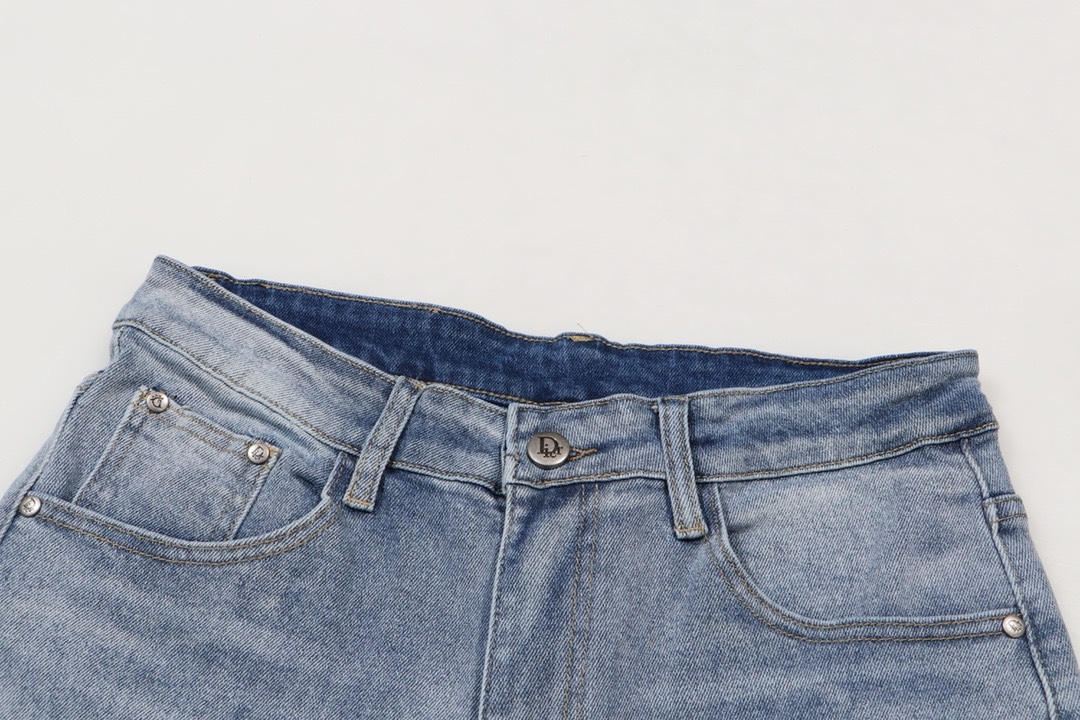 【DIOR 公式旗艦店】ディオール  ジーパン  ご好評に付き再入荷  240831