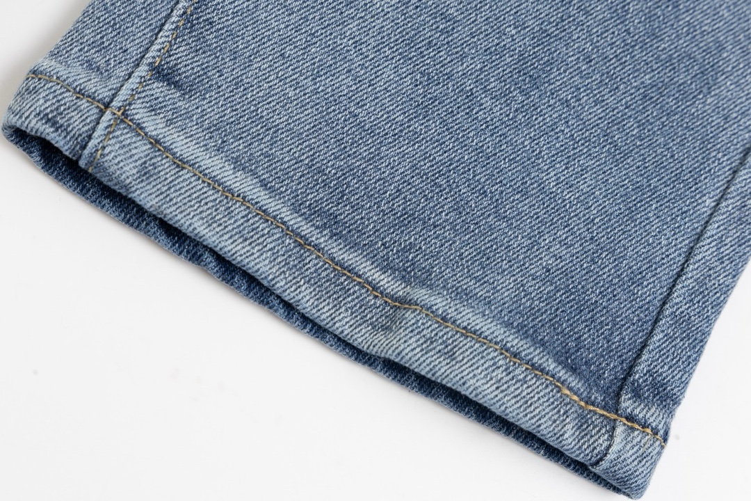 【DIOR 公式旗艦店】ディオール  ジーパン  ご好評に付き再入荷  240831