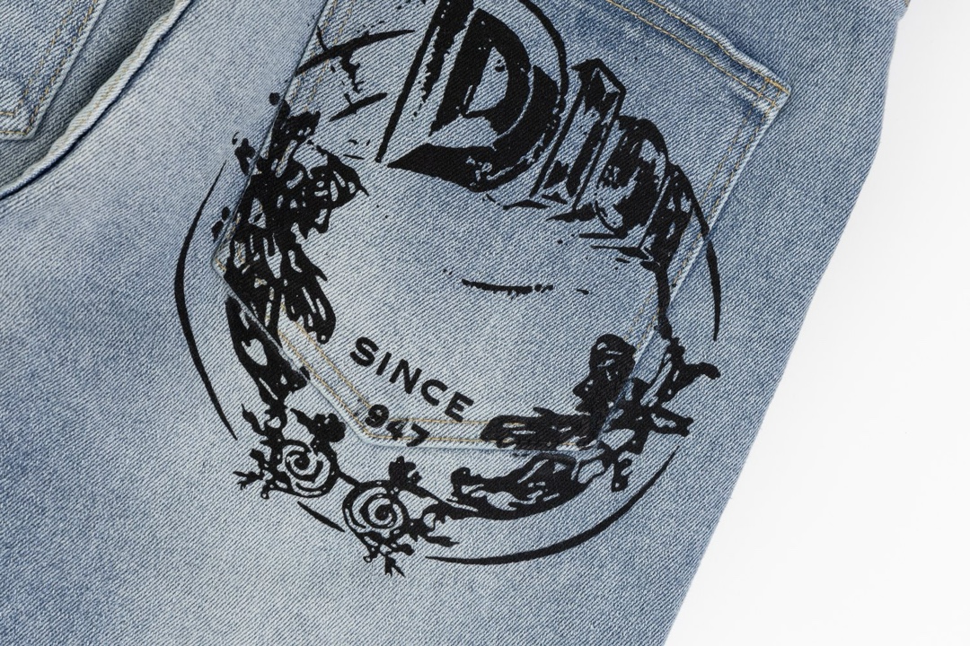 【DIOR 公式旗艦店】ディオール  ジーパン  ご好評に付き再入荷  240831