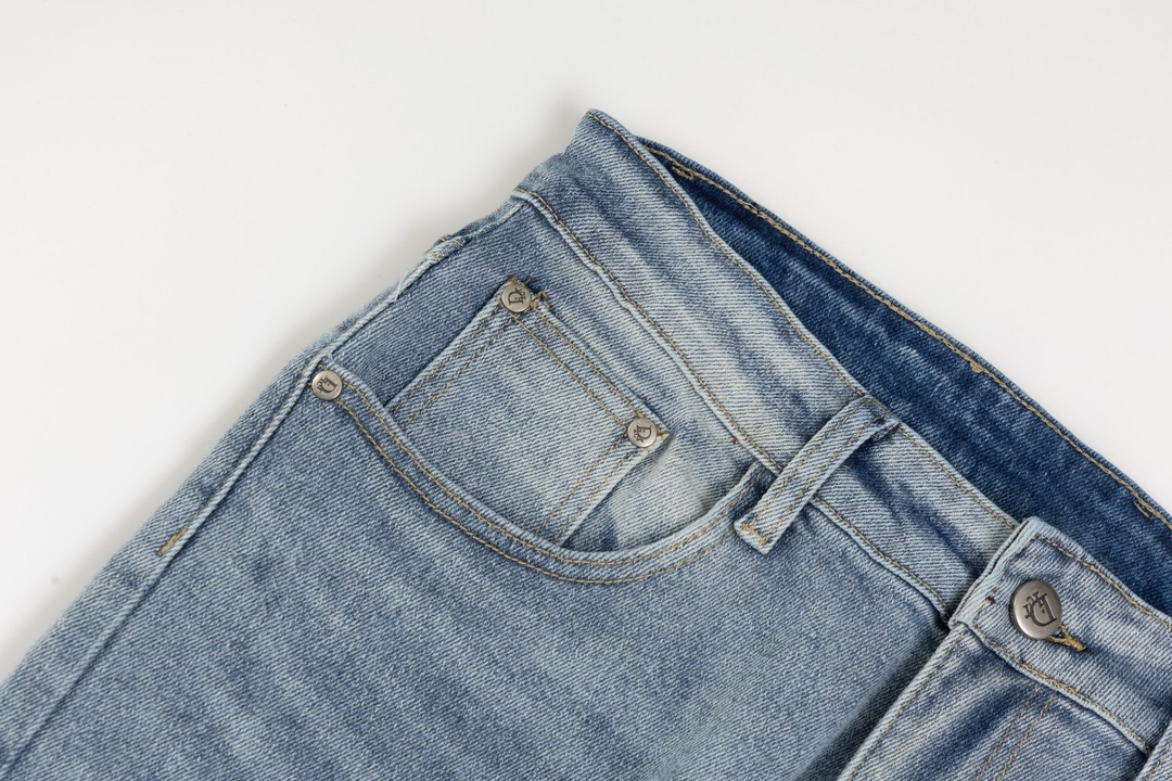 【DIOR 公式旗艦店】ディオール  ジーパン  ご好評に付き再入荷  240831