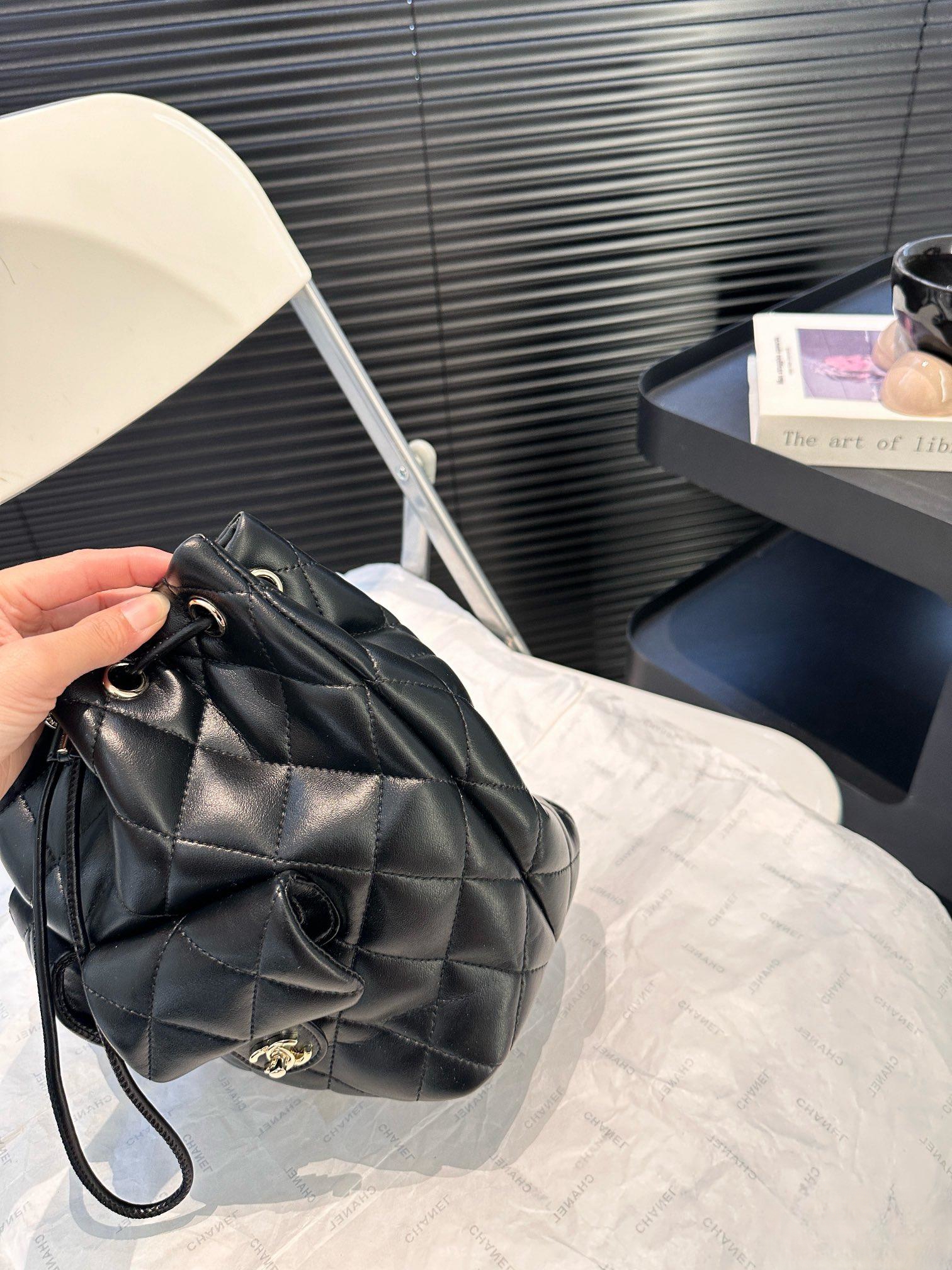 【CHANEL 公式旗艦店】シャネル リュックサック 当日出荷 好評に付き再入荷！20*22CM  240723