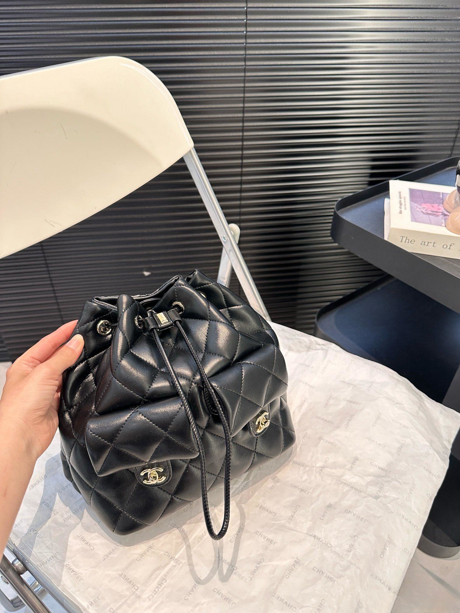 【CHANEL 公式旗艦店】シャネル リュックサック 当日出荷 好評に付き再入荷！20*22CM  240723