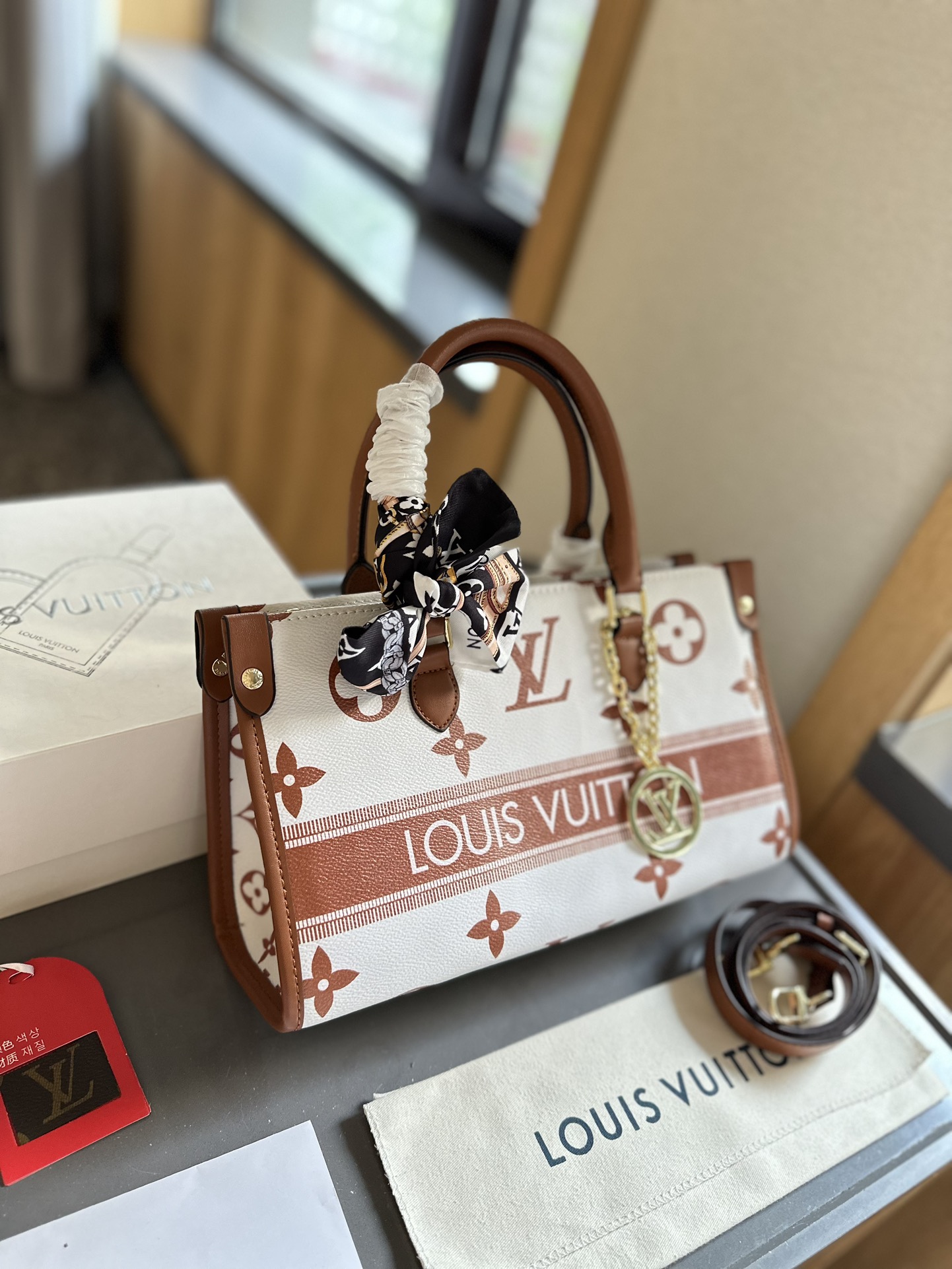 【LOUIS VUITTON 公式旗艦店】ルイヴィトン  斜めがけバッグ 当日出荷 好評に付き再入荷！25*14CM  240722