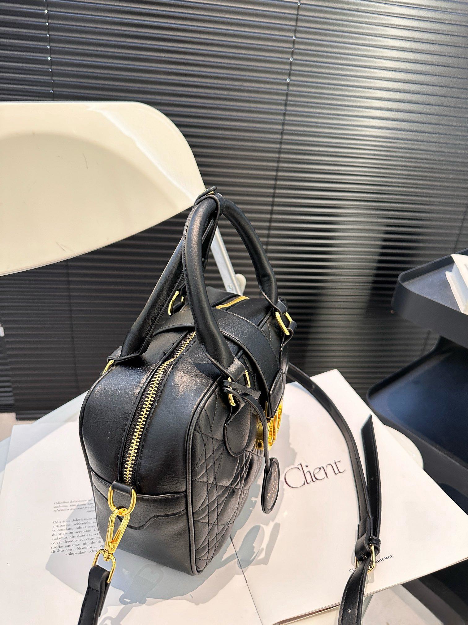 【DIOR公式旗艦店】ディオール  斜めがけバッグ 当日出荷 好評に付き再入荷！25*18CM 240720