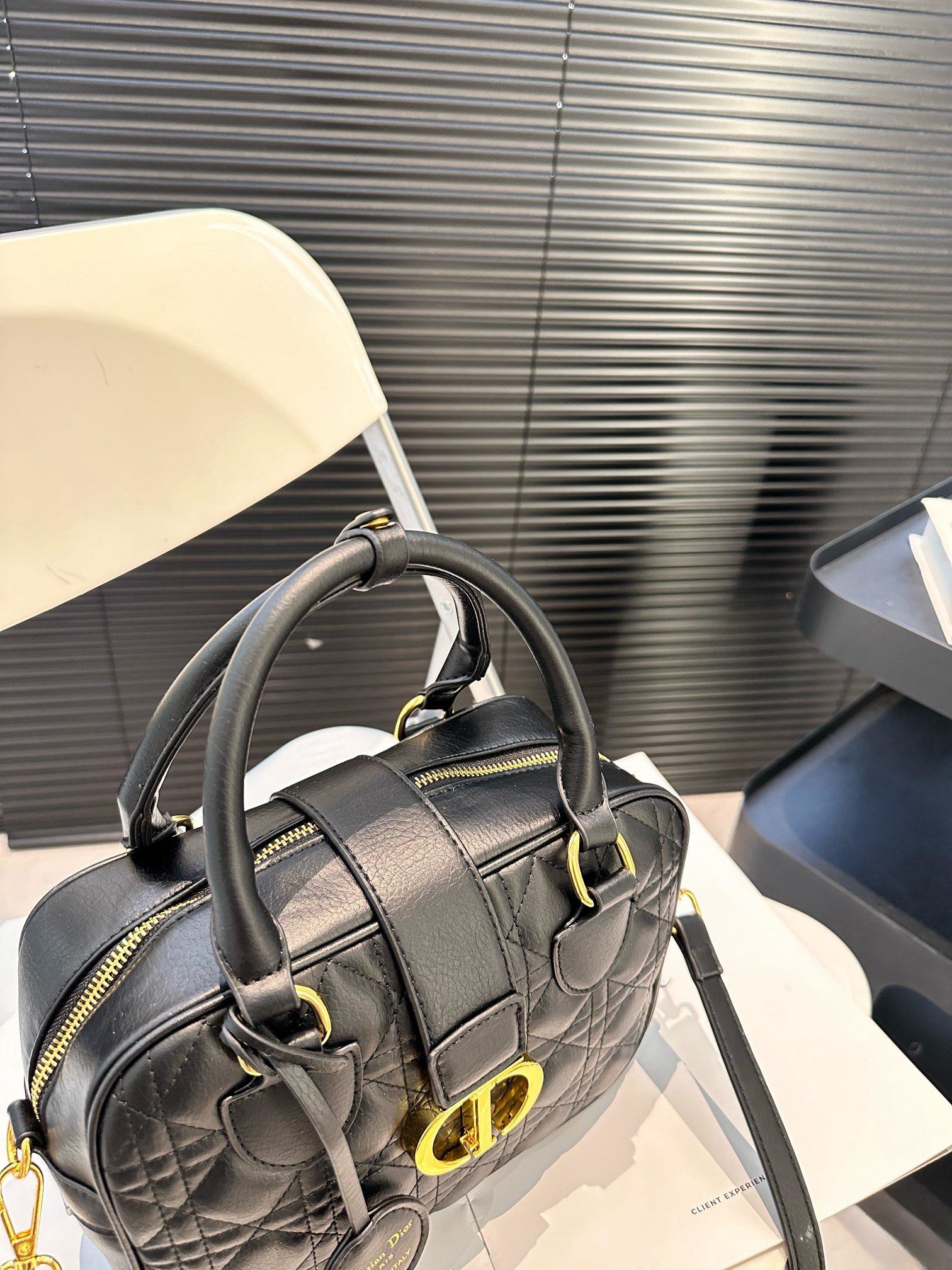 【DIOR公式旗艦店】ディオール  斜めがけバッグ 当日出荷 好評に付き再入荷！25*18CM 240720