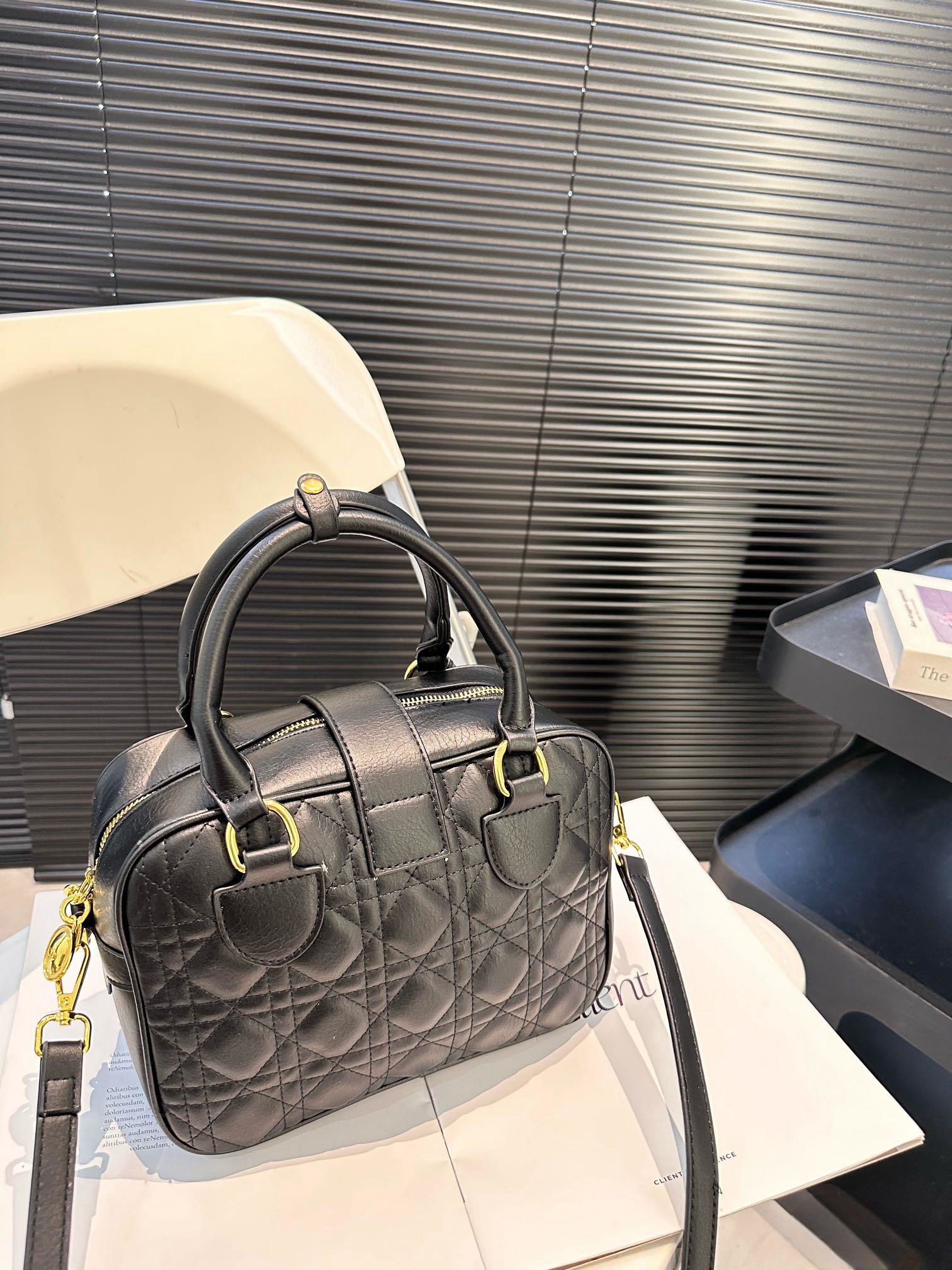 【DIOR公式旗艦店】ディオール  斜めがけバッグ 当日出荷 好評に付き再入荷！25*18CM 240720