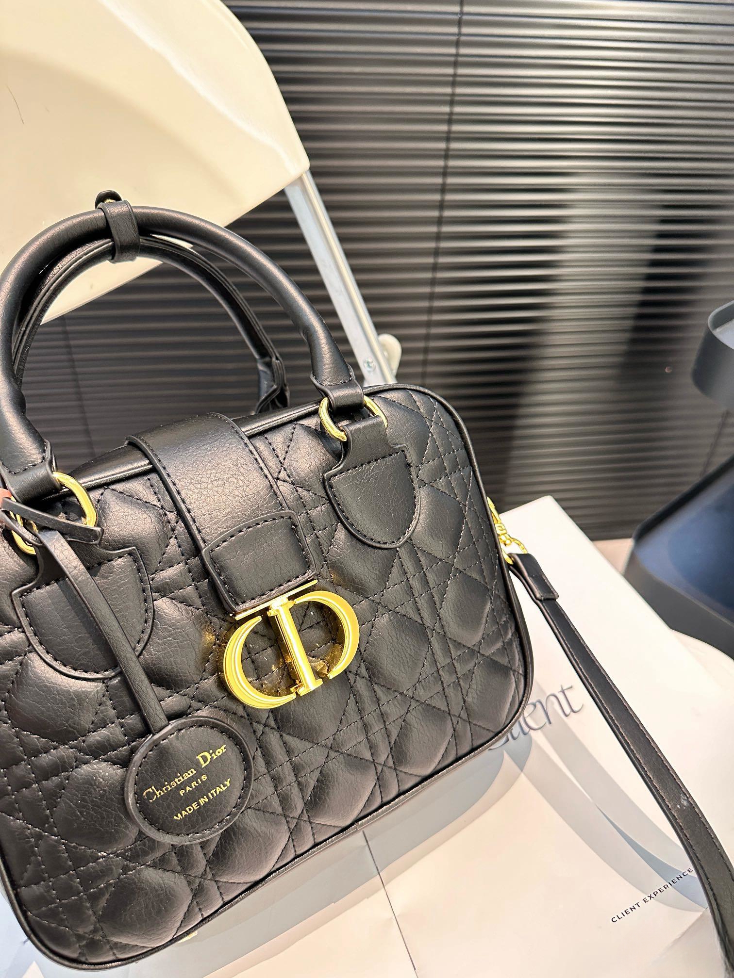 【DIOR公式旗艦店】ディオール  斜めがけバッグ 当日出荷 好評に付き再入荷！25*18CM 240720