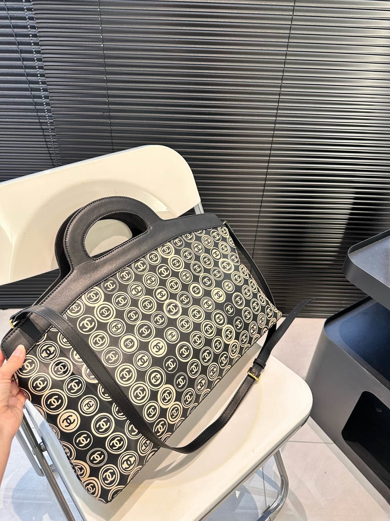 【CHANEL 公式旗艦店】シャネル 斜めがけバッグ 当日出荷 好評に付き再入荷！45*28CM  240723