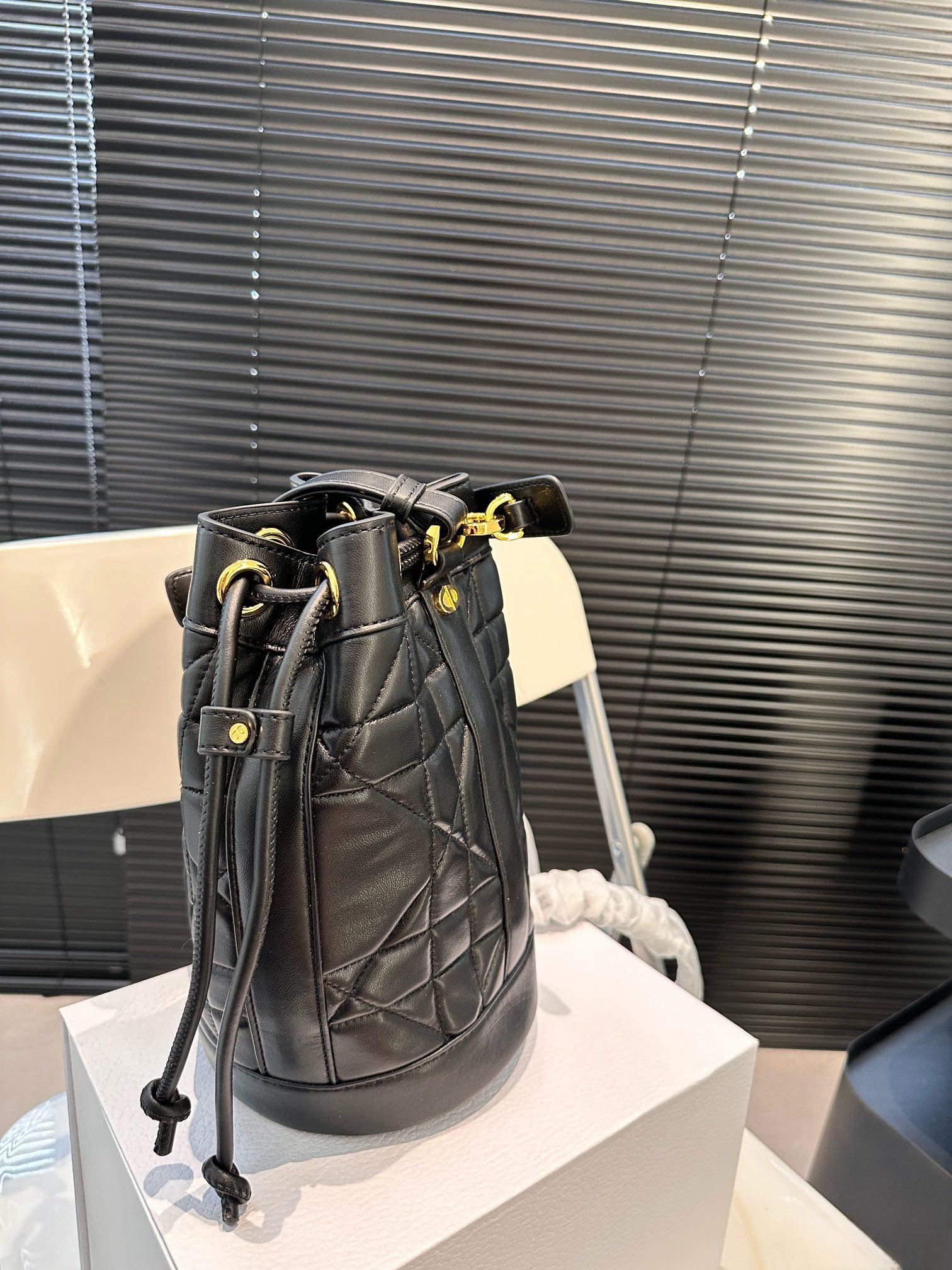 【DIOR公式旗艦店】ディオール リュックサック 当日出荷 好評に付き再入荷！15*24CM 240720