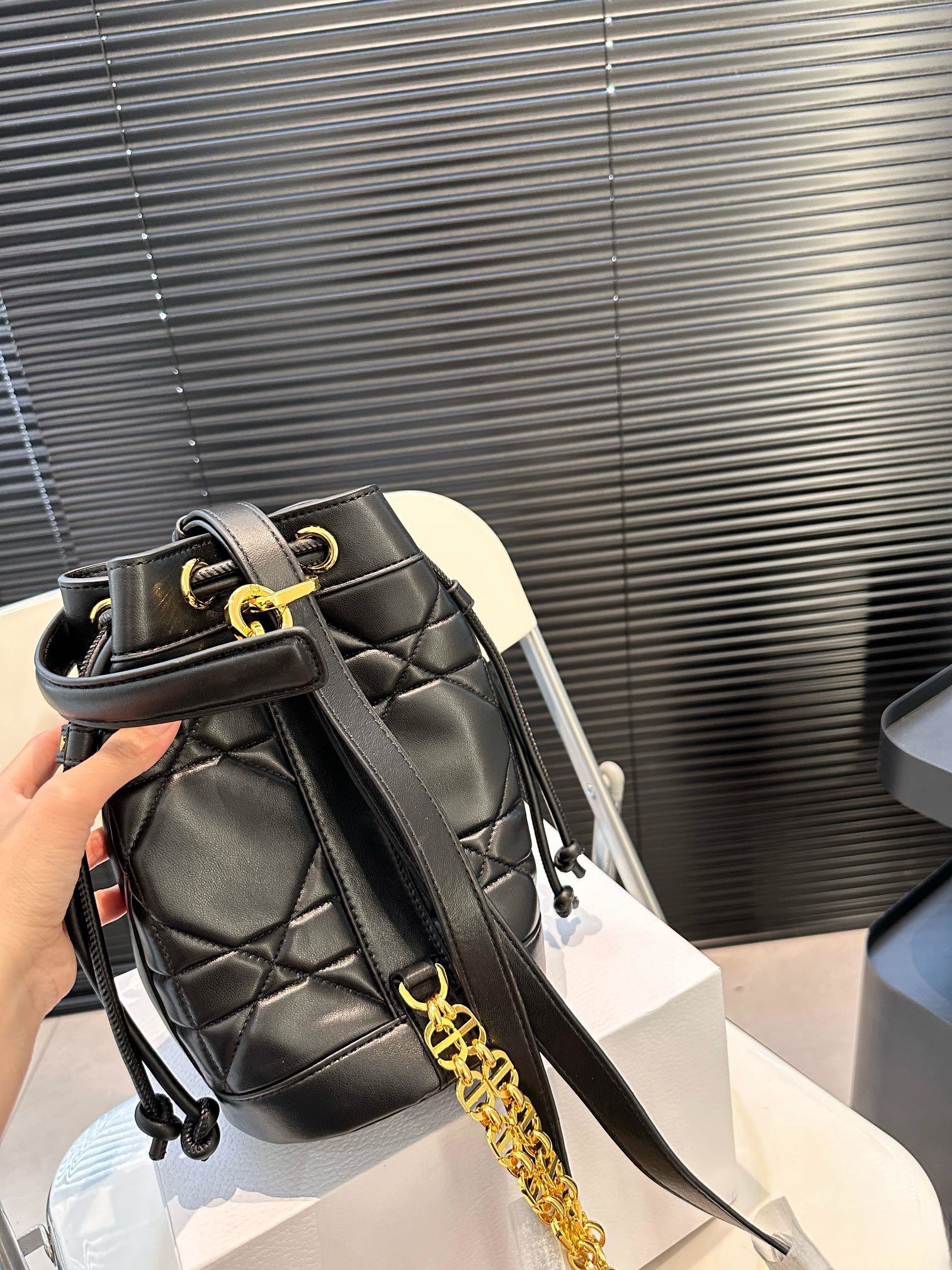 【DIOR公式旗艦店】ディオール リュックサック 当日出荷 好評に付き再入荷！15*24CM 240720