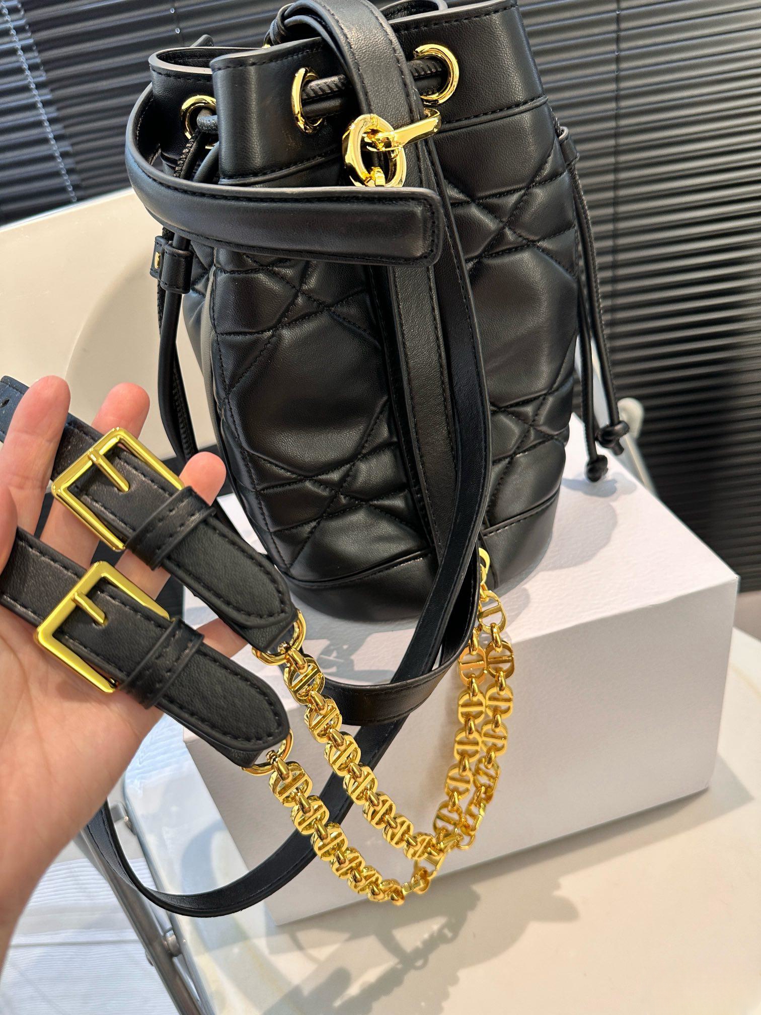 【DIOR公式旗艦店】ディオール リュックサック 当日出荷 好評に付き再入荷！15*24CM 240720