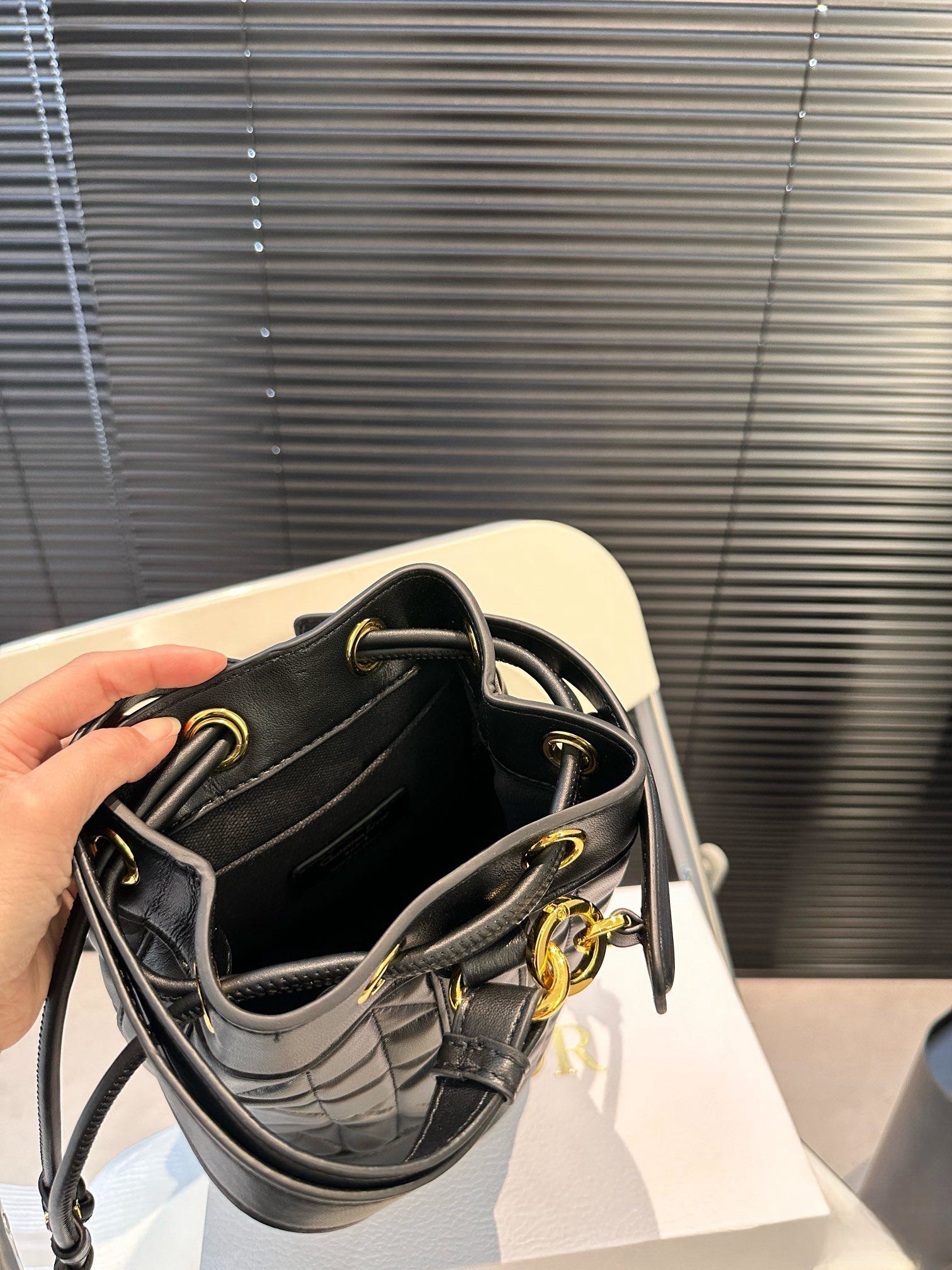 【DIOR公式旗艦店】ディオール リュックサック 当日出荷 好評に付き再入荷！15*24CM 240720