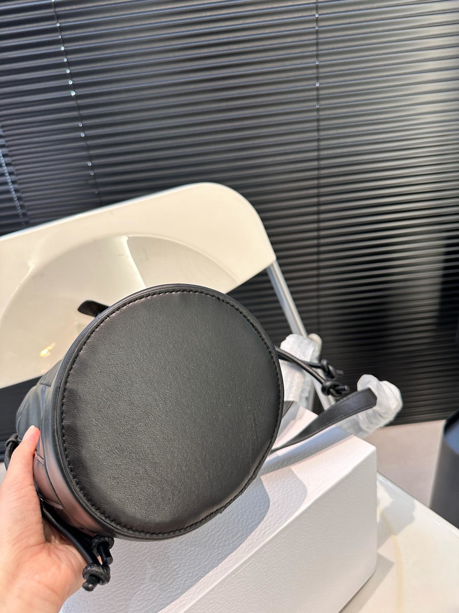 【DIOR公式旗艦店】ディオール リュックサック 当日出荷 好評に付き再入荷！15*24CM 240720