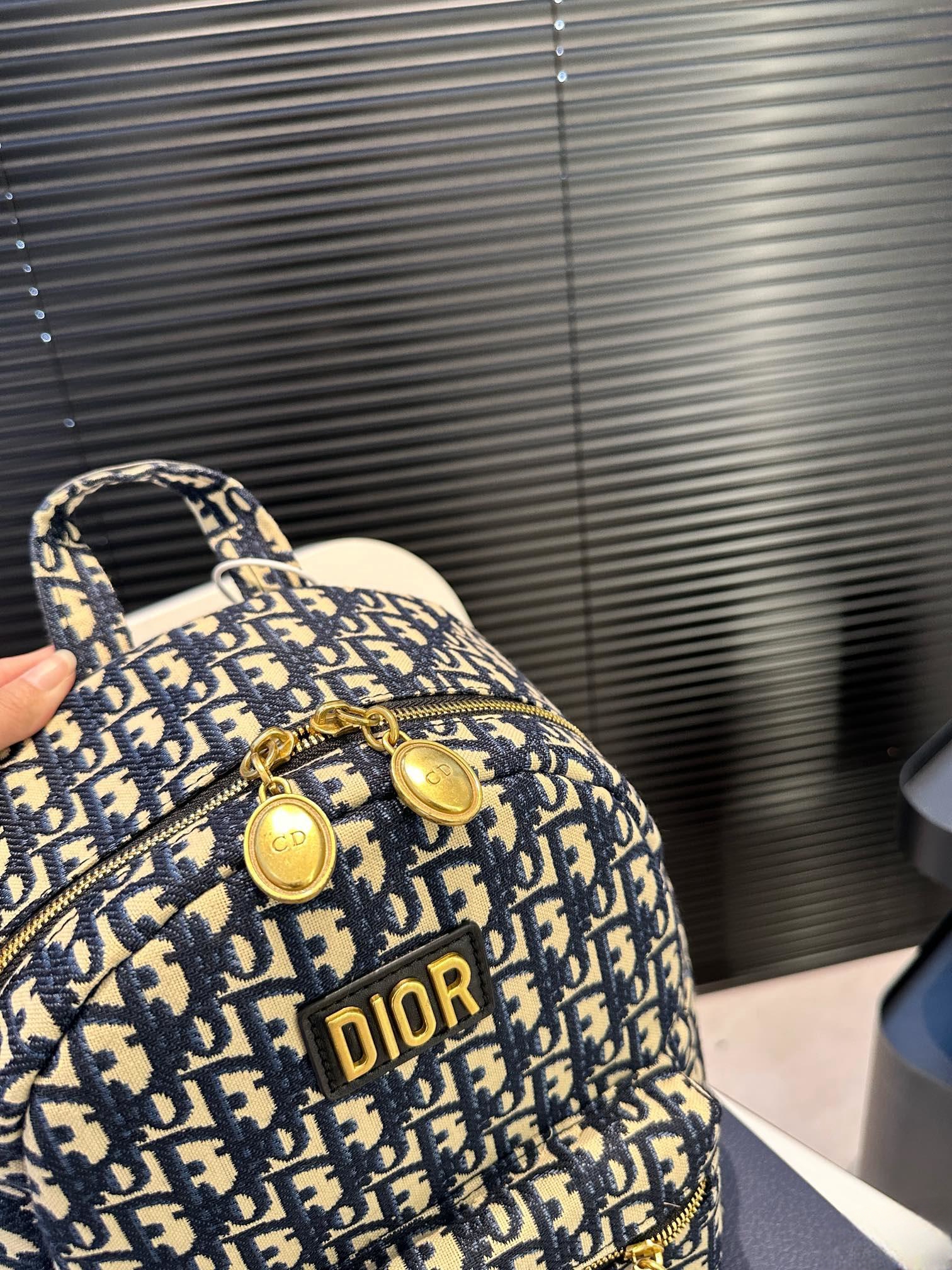 【DIOR公式旗艦店】ディオール リュックサック 当日出荷 好評に付き再入荷！27*32CM 240720