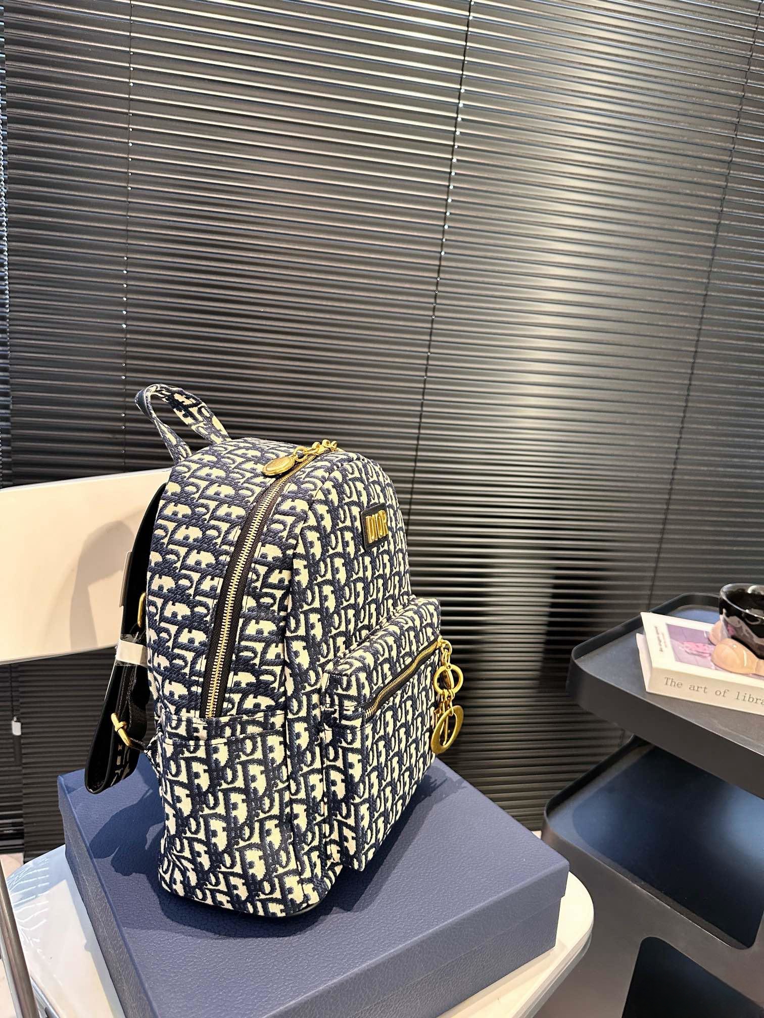 【DIOR公式旗艦店】ディオール リュックサック 当日出荷 好評に付き再入荷！27*32CM 240720